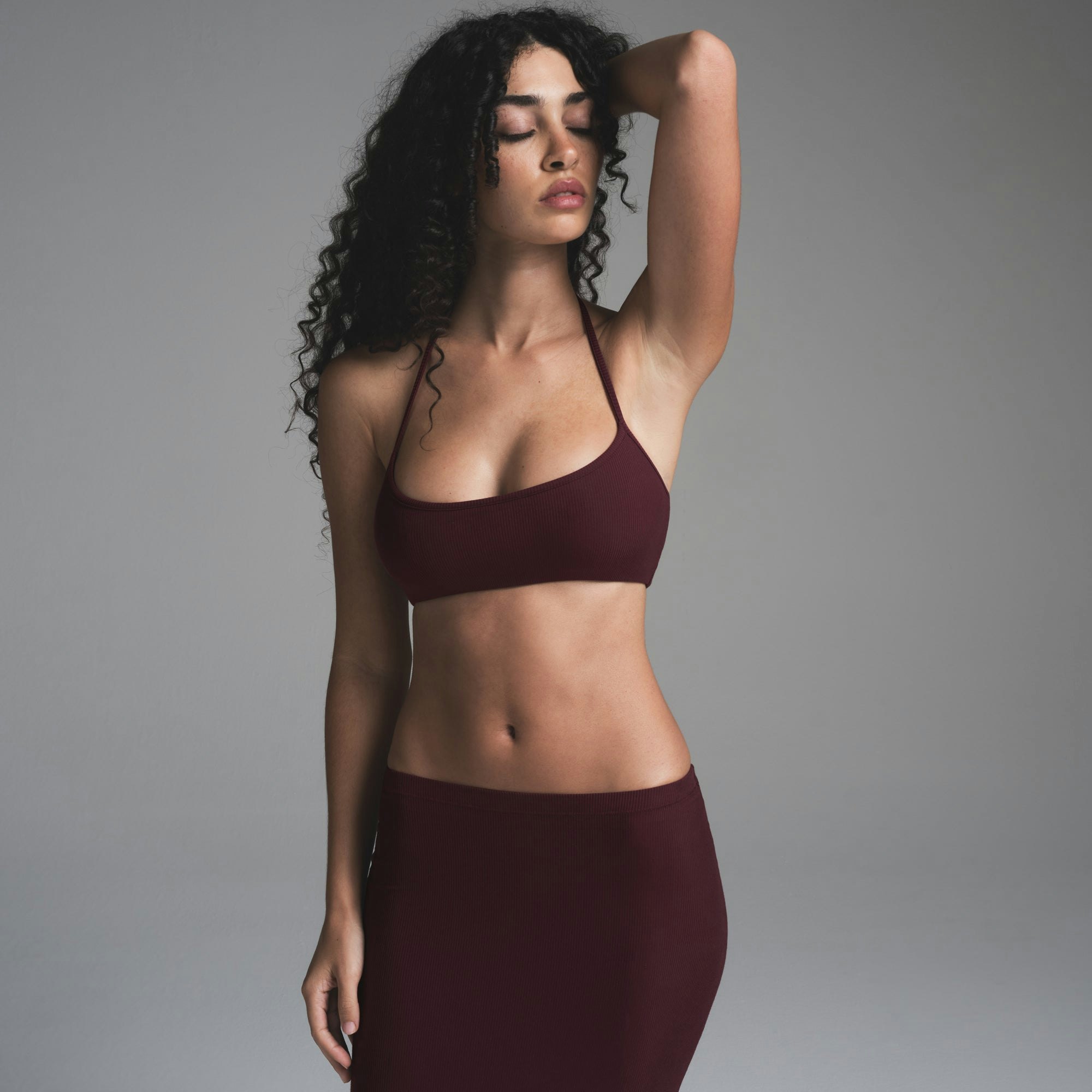 SOFT LOUNGE HALTER SCOOP  BRALETTE | BORDEAUX ON A MODEL SIDE VIEW