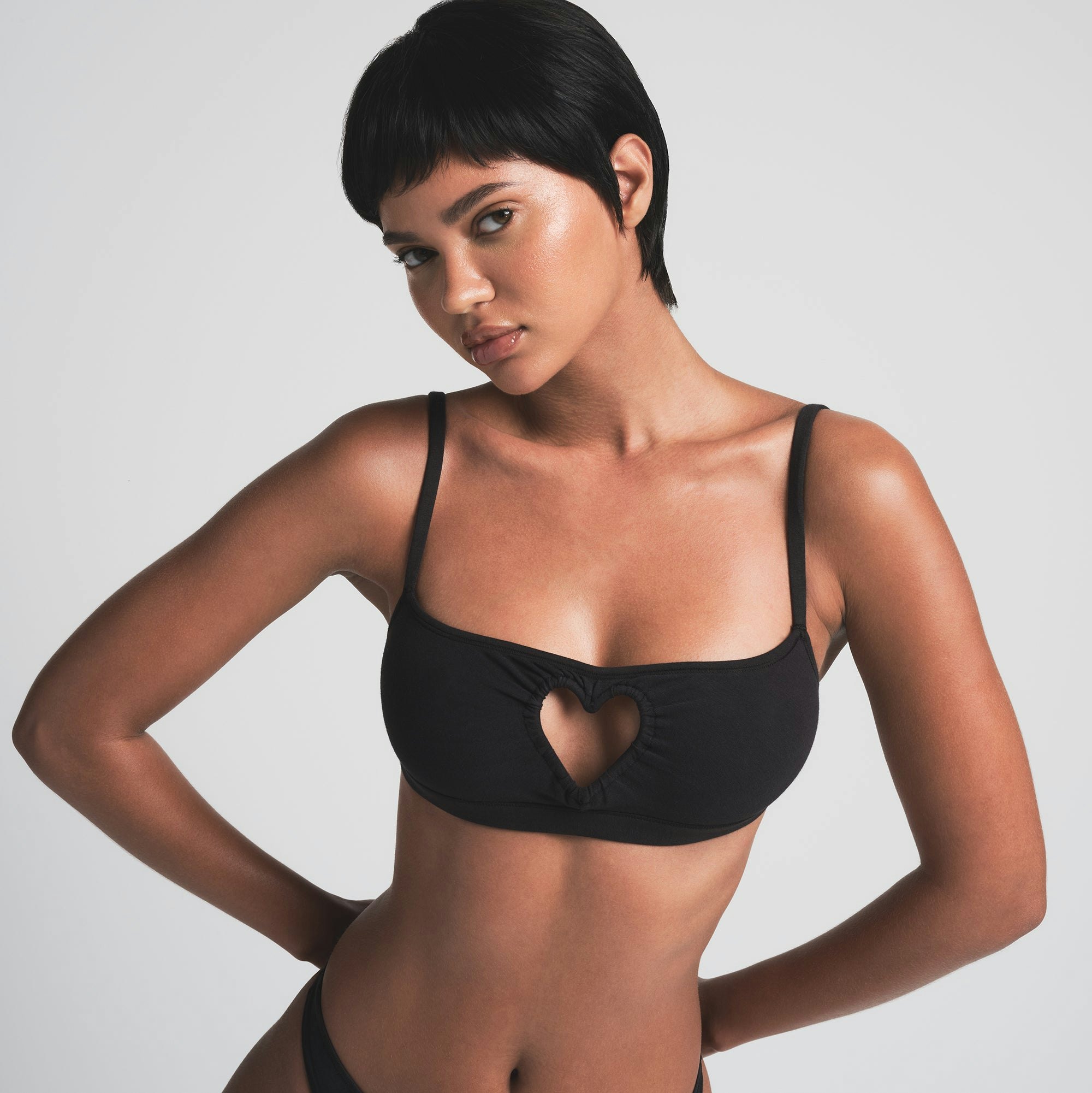 COTTON JERSEY HEART SCOOP BRALETTE | SOOT ON A MODEL FRONT VIEW | FOCUS: 0.0, 1.0, 0.9