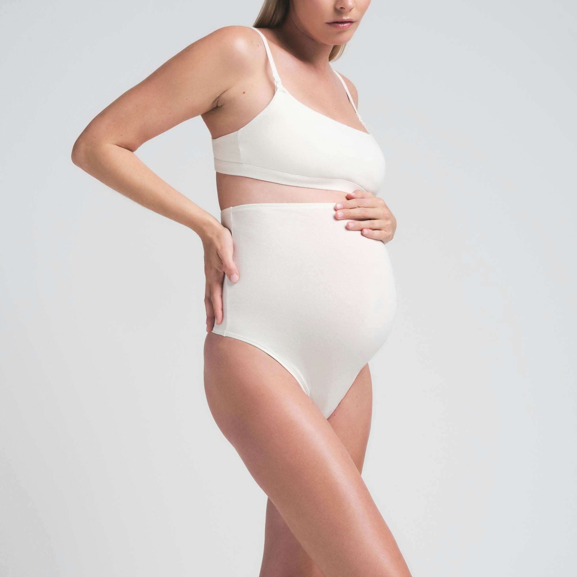 COTTON JERSEY MATERNITY NURSING SCOOP BRALETTE | MARBLE ON A MODEL SIDEVIEW | FOCUS: 0.0, 1.0, 0.9