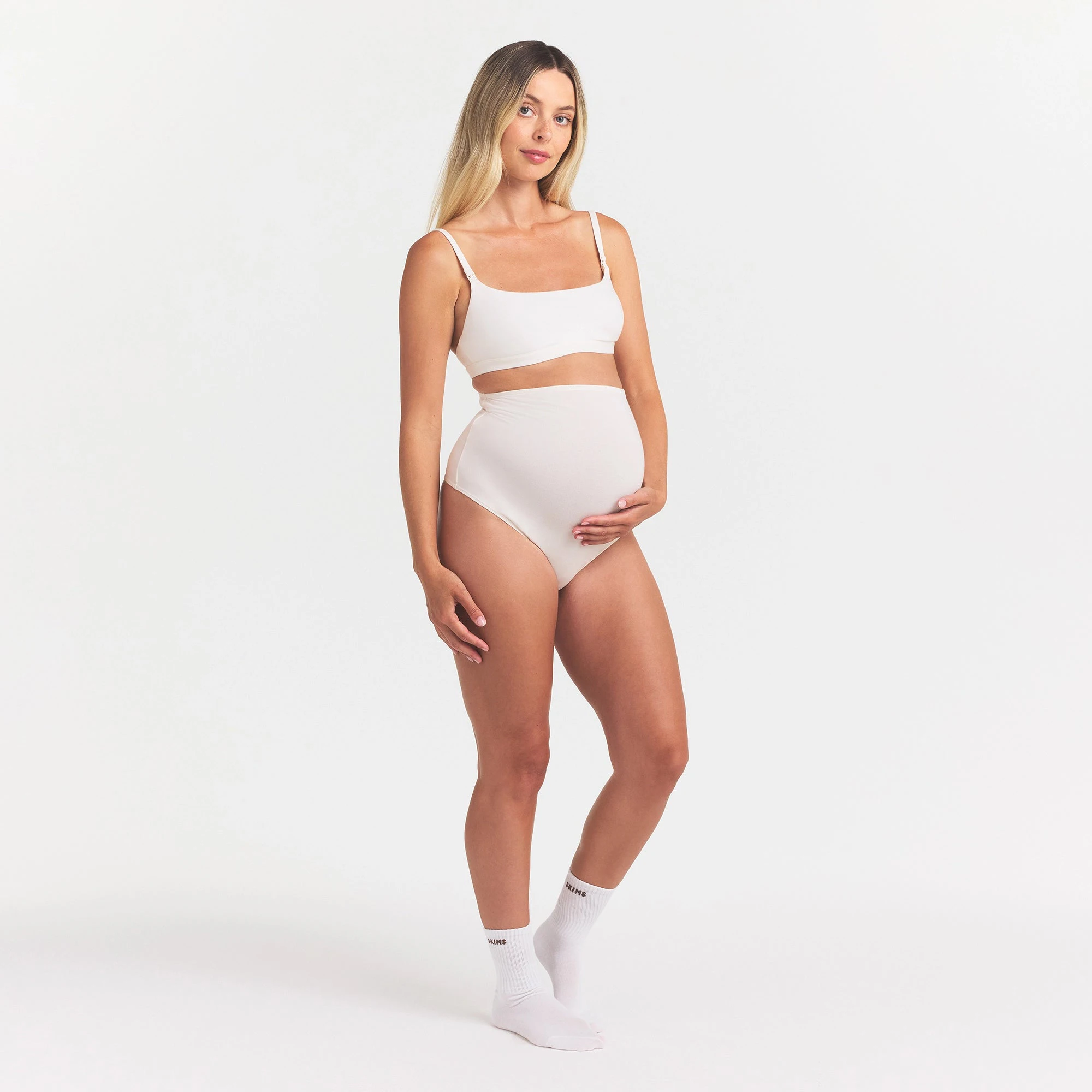 COTTON JERSEY MATERNITY NURSING SCOOP BRALETTE | MARBLE ON A MODEL FRONT VIEW @ | FOCUS: 0.0, 1.0, 0.9