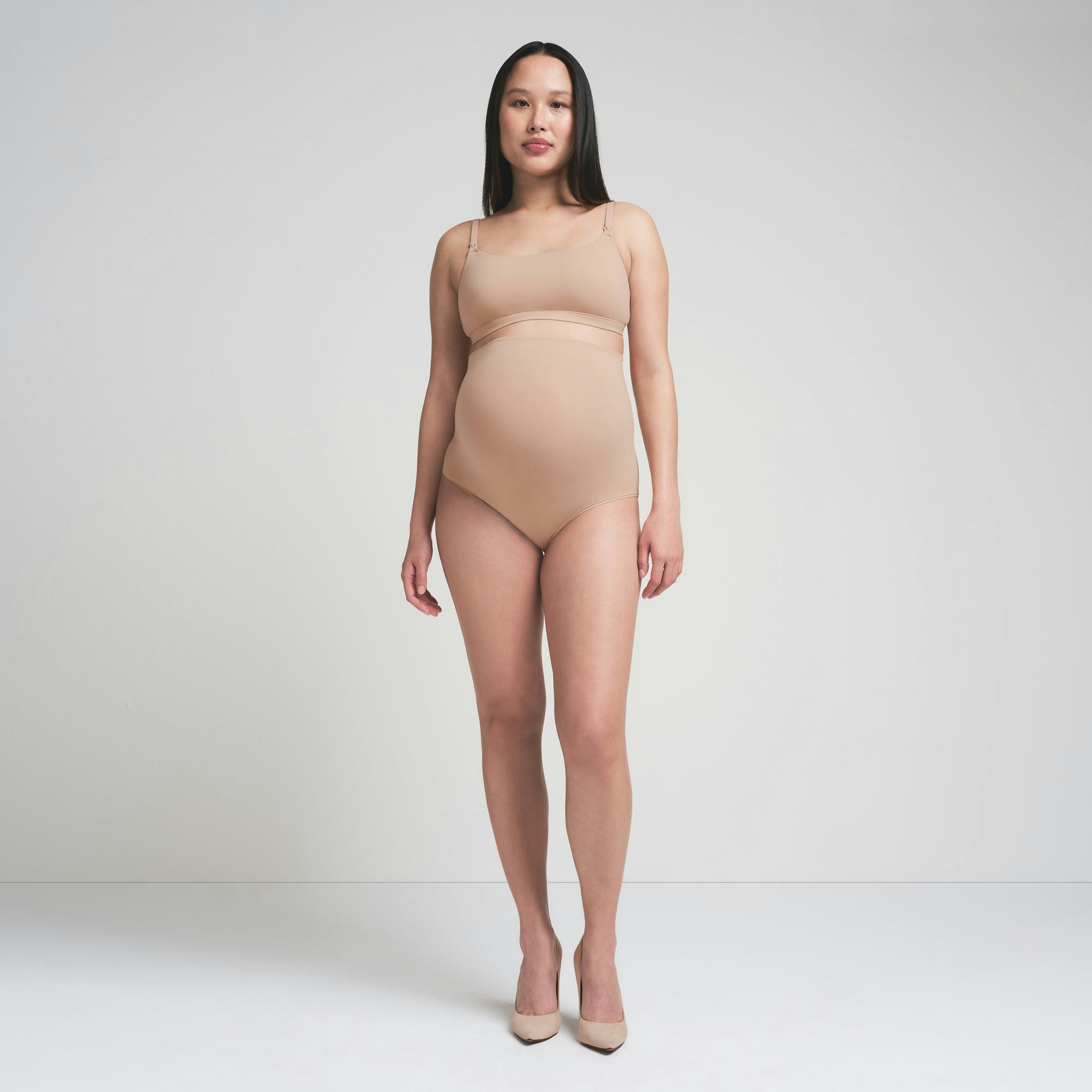 FITS EVERYBODY MATERNITY NURSING SCOOP BRALETTE | CLAY ON A MODEL FRONT VIEW