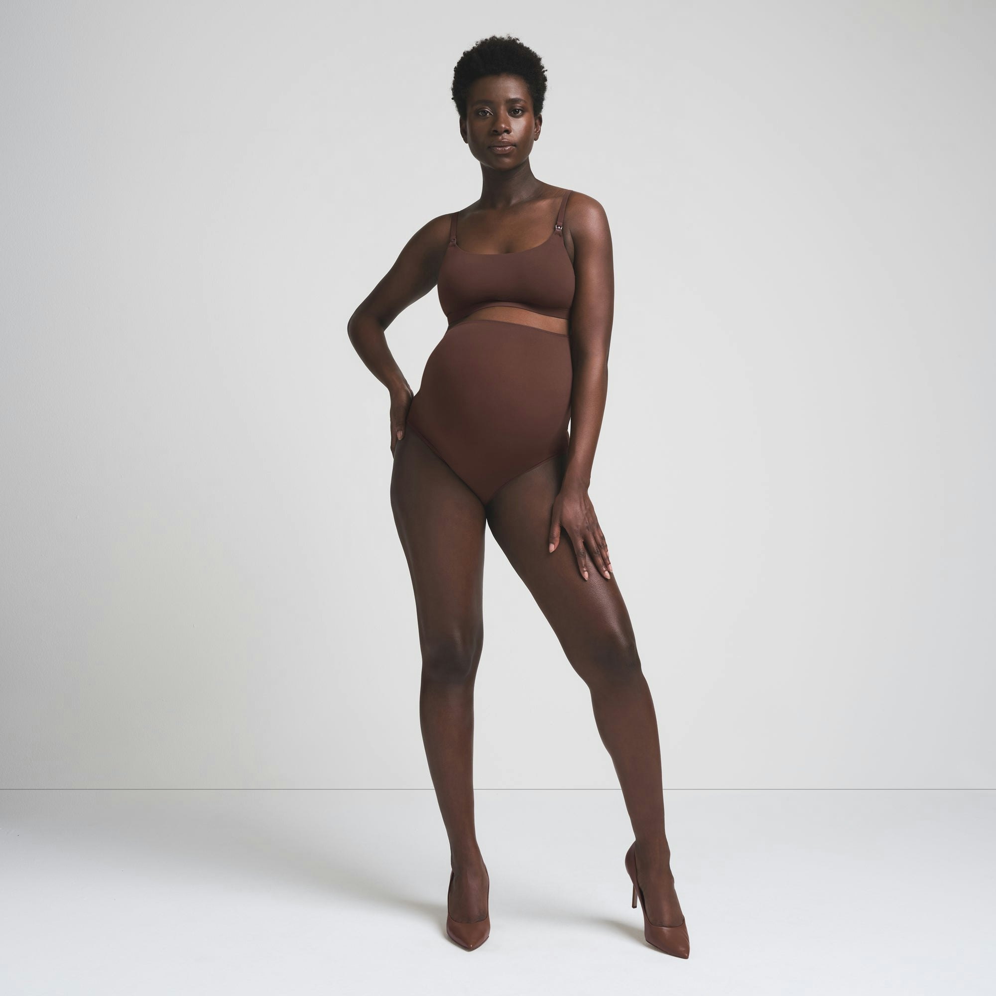 FITS EVERYBODY MATERNITY NURSING SCOOP BRALETTE | COCOA ON A MODEL FRONT VIEW