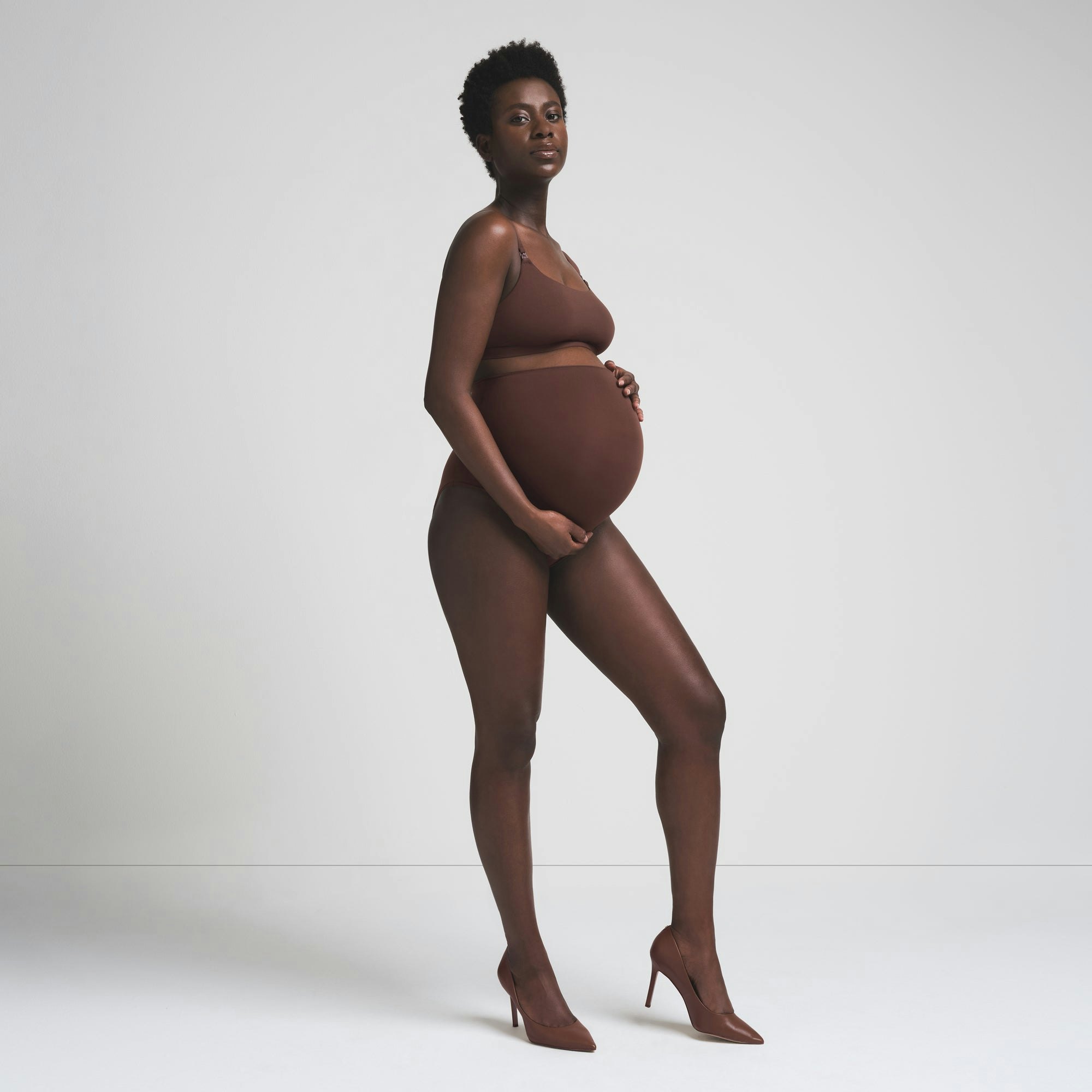 FITS EVERYBODY MATERNITY NURSING SCOOP BRALETTE | COCOA ON A MODEL FRONT VIEW | FOCUS: 0.0, 1.0, 0.9