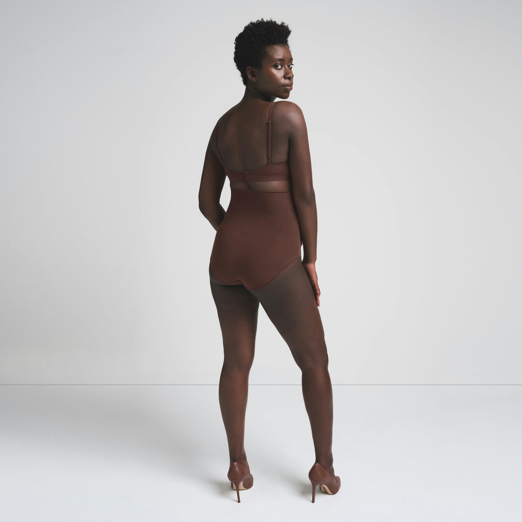 FITS EVERYBODY MATERNITY NURSING SCOOP BRALETTE | COCOA ON A MODEL FRONT VIEW | FOCUS: 0.0, 1.0, 0.9