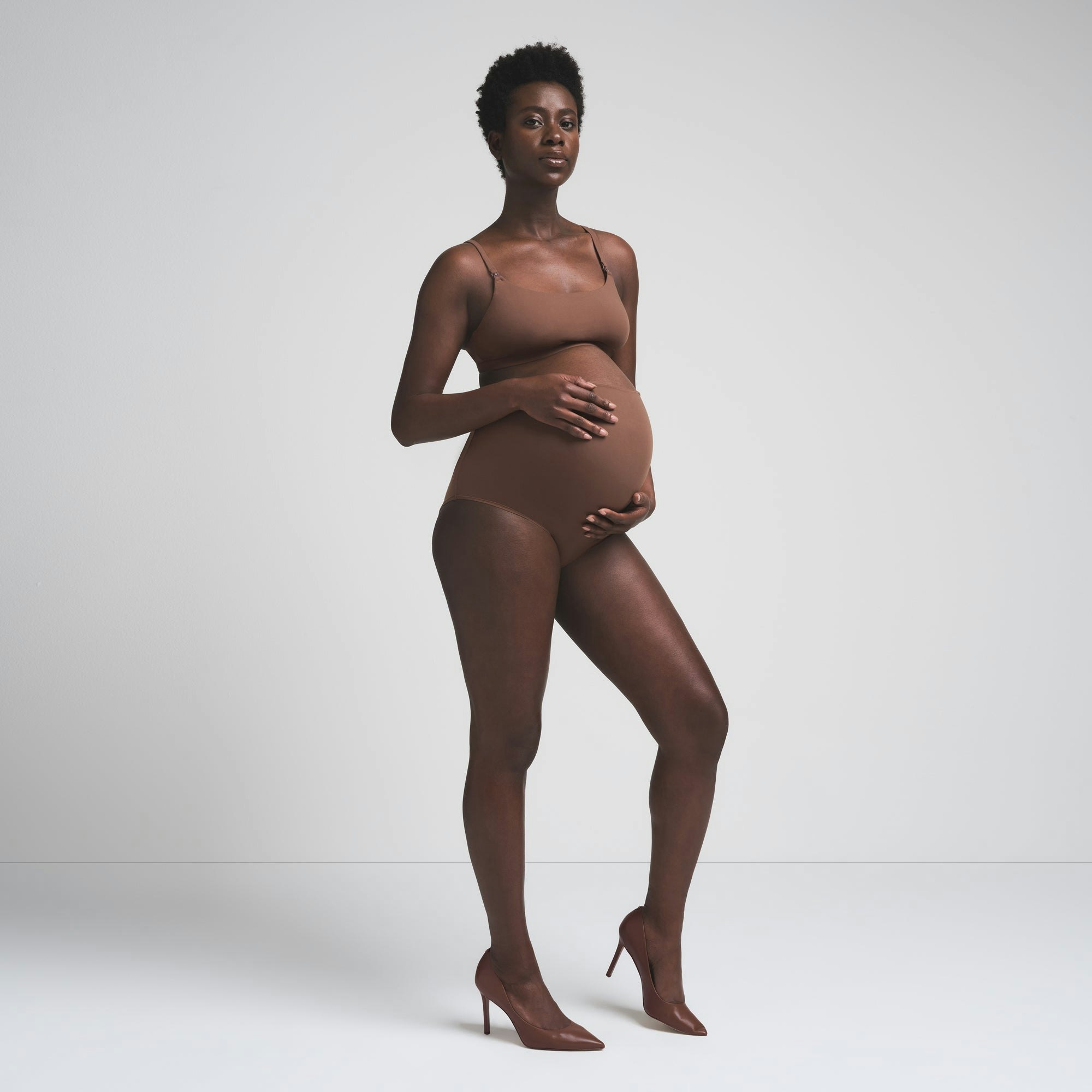 FITS EVERYBODY MATERNITY NURSING SCOOP BRALETTE | JASPER ON A MODEL FRONT VIEW | FOCUS: 0.0, 1.0, 0.9