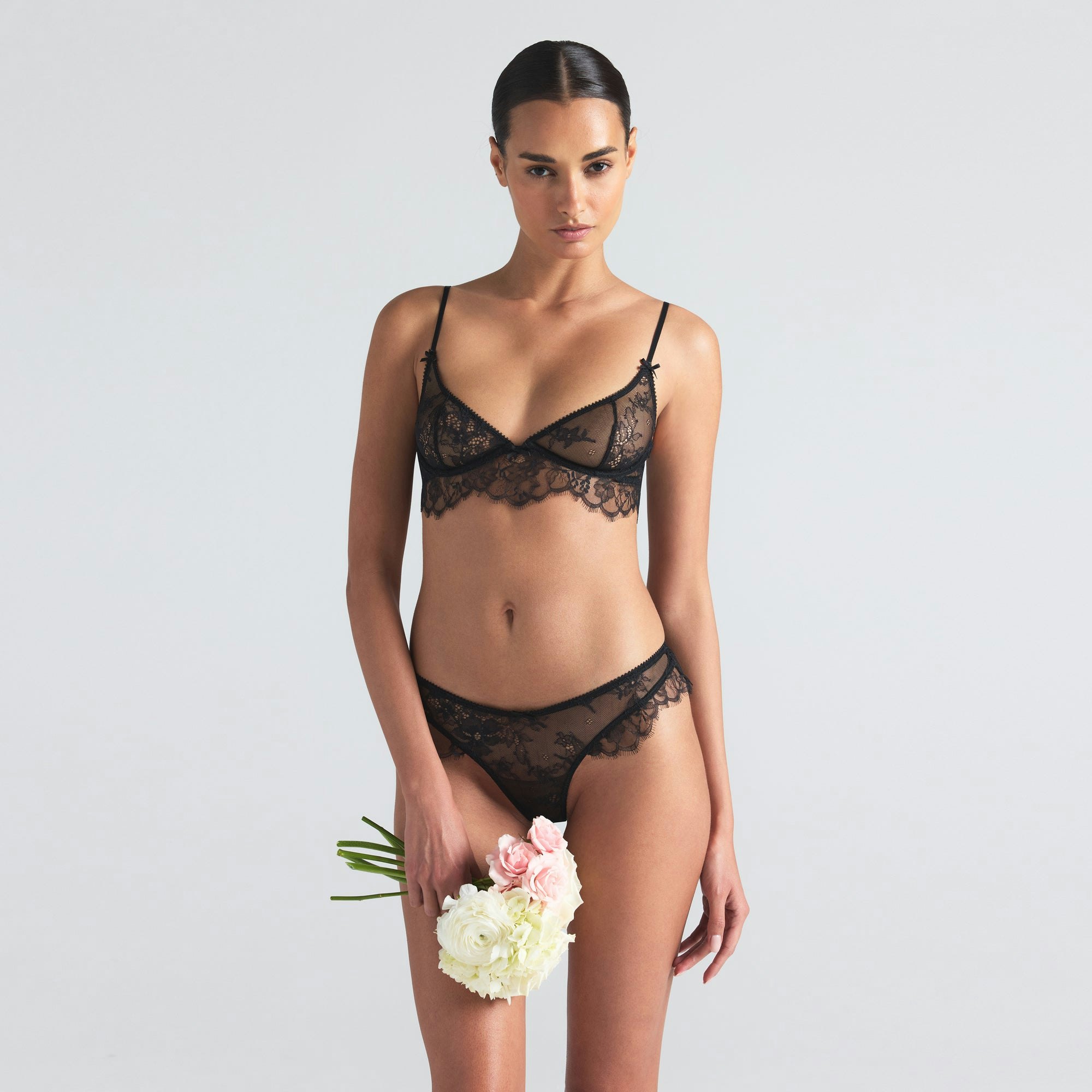 ULTRA FINE LACE SCOOP BRA | ONYX ON A MODEL SIDE  ON A MODEL FRONT VIEW | FOCUS: 0.0, 1.0, 0.9