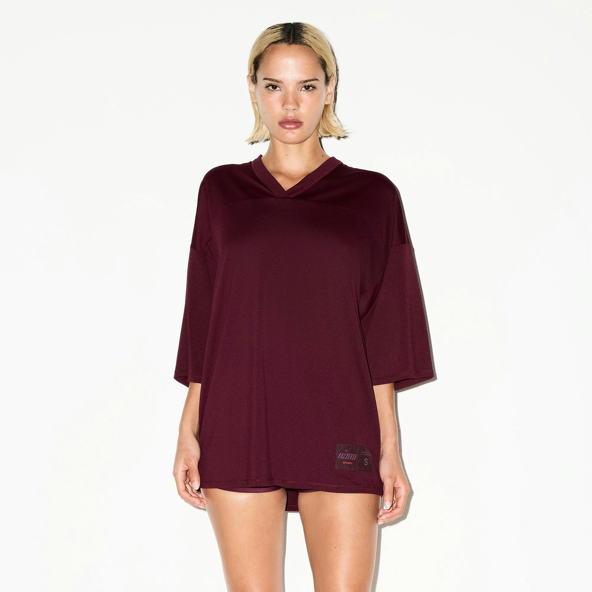 NikeSKIMS AIRY V-NECK OVERSIZED TOP | CURRANT ON A MODEL FRONT VIEW @ | FOCUS: 0.0, 1.0, 0.9