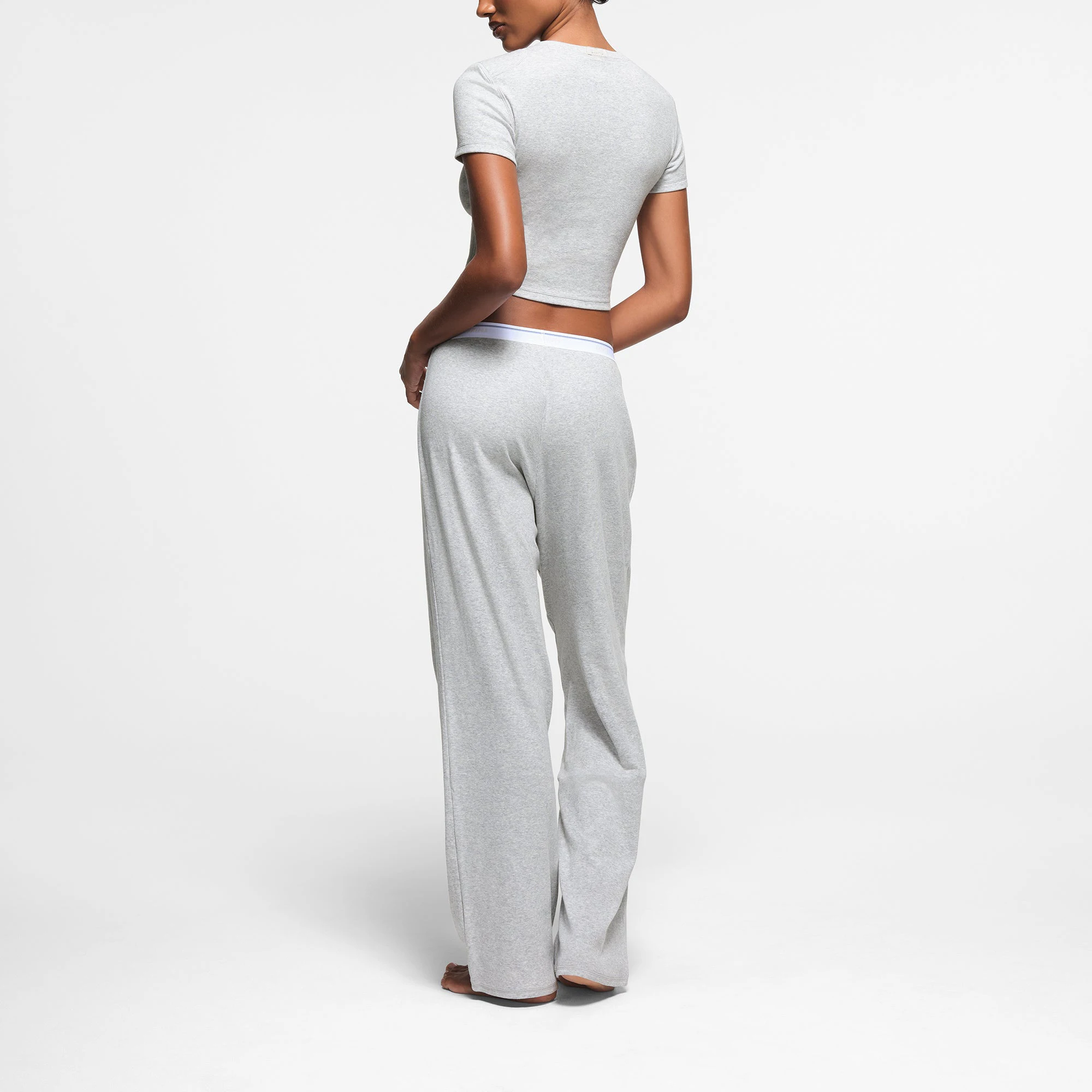 COTTON RIB SHOULDER PAD CROPPED TOP | LIGHT HEATHER GREY ON A MODEL BACK VIEW