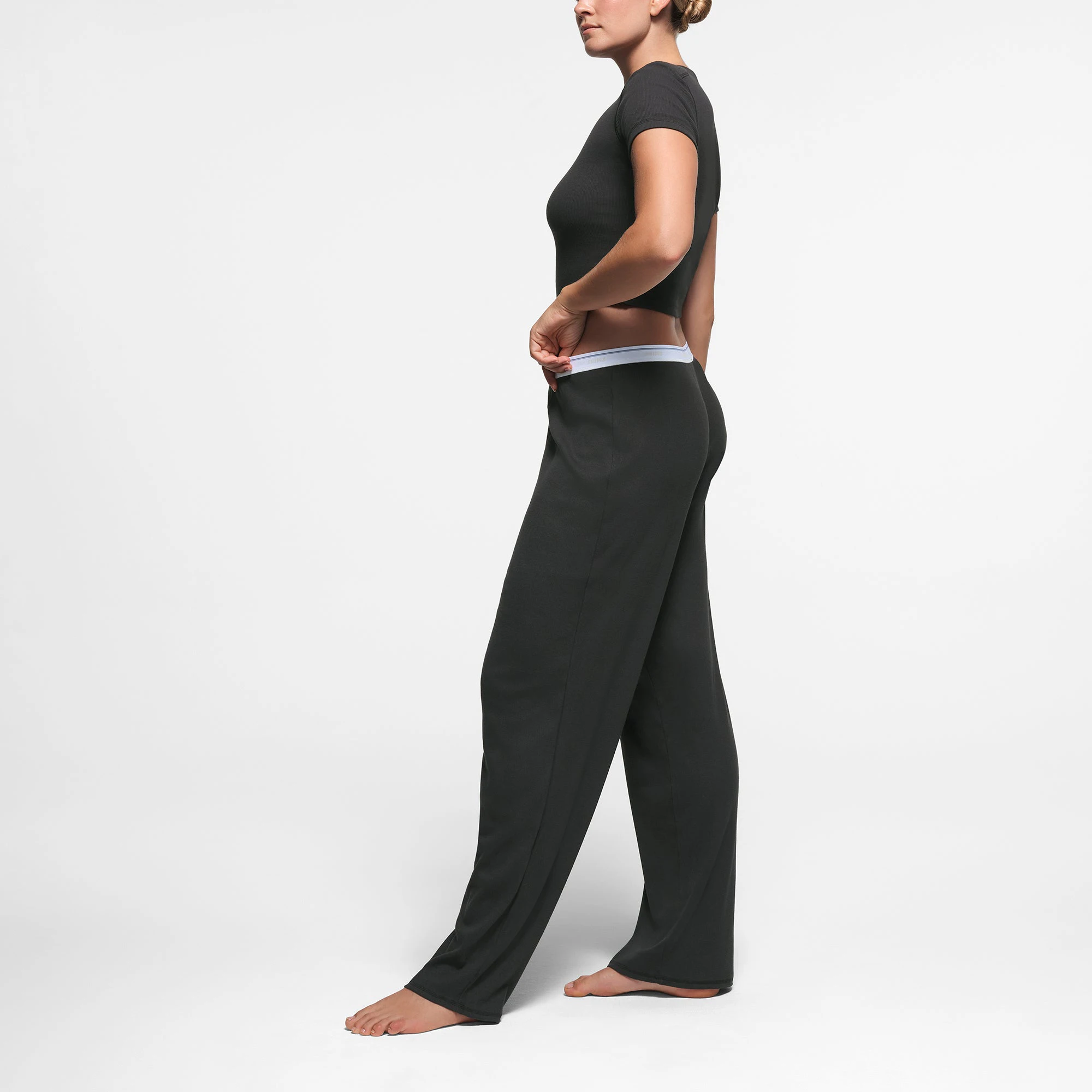 COTTON RIB SHOULDER PAD CROPPED TOP | SOOT ON A MODEL SIDE VIEW @ | FOCUS: 0.9, 0.1, 