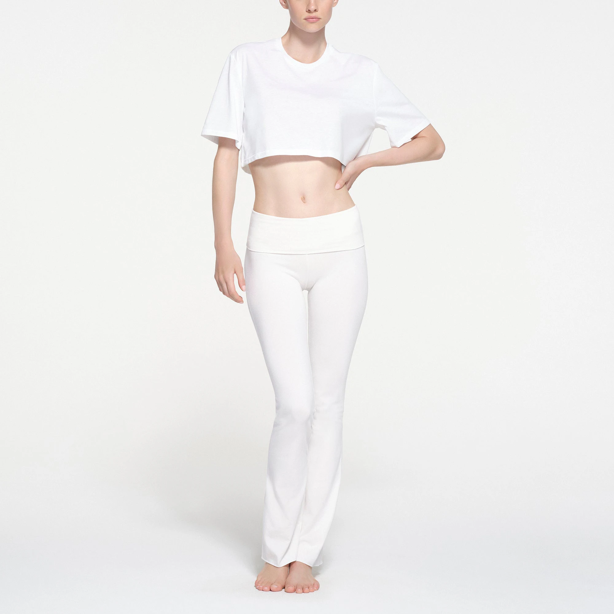 RELAXED TEES OVERSIZED CROPPED T-SHIRT | SNOW ON A MODEL FRONT VIEW