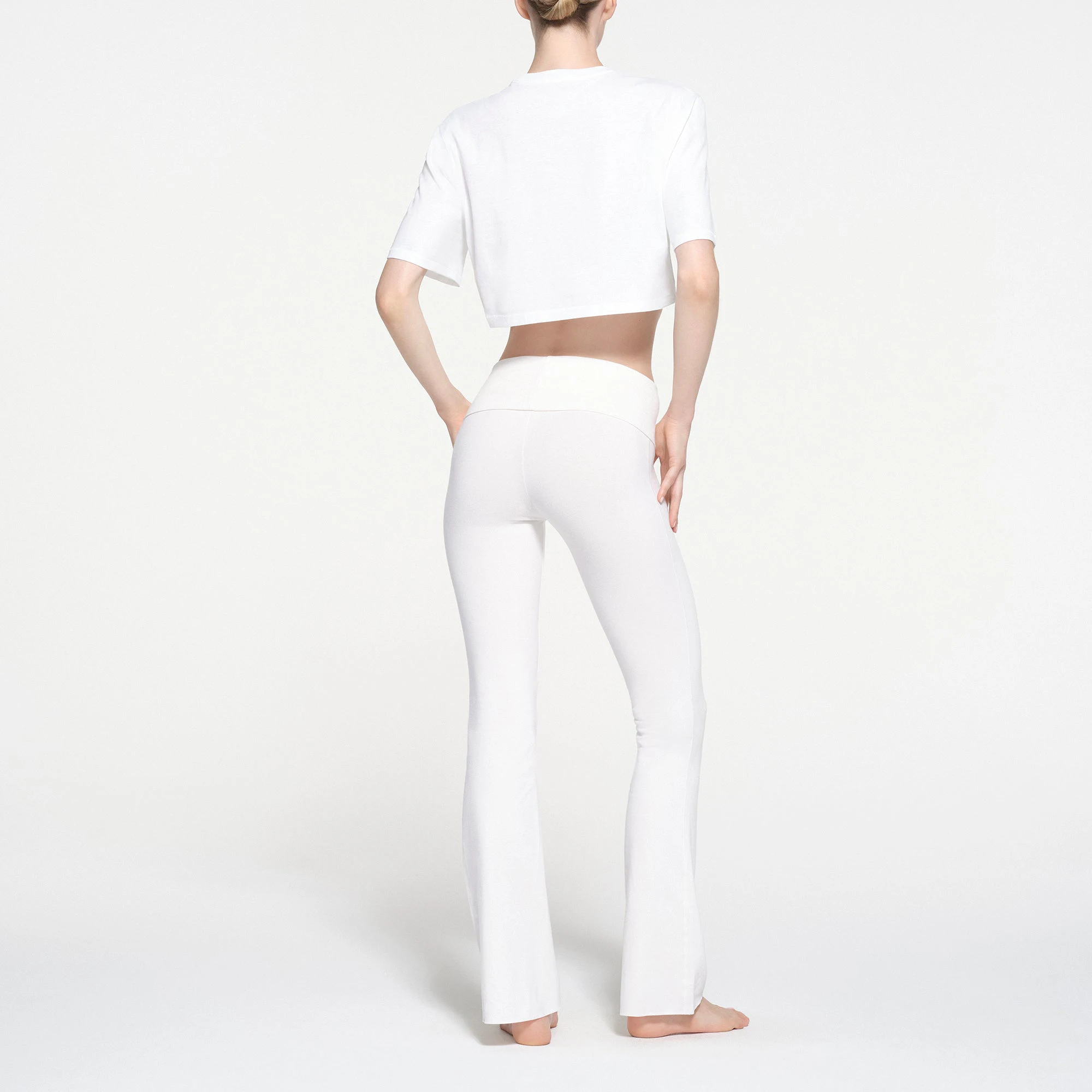 RELAXED TEES OVERSIZED CROPPED T-SHIRT | SNOW ON A MODEL BACK VIEW