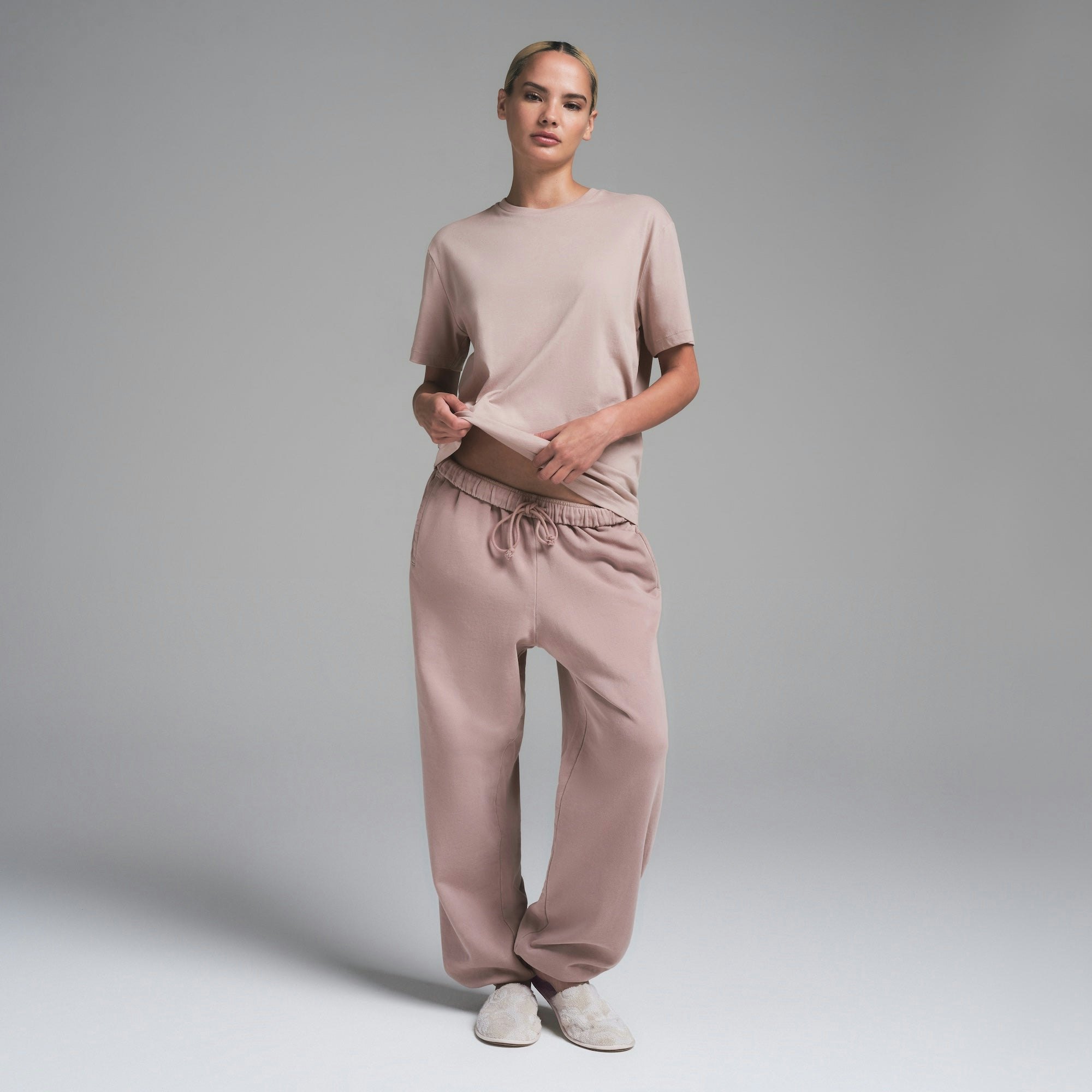 RELAXED TEES OVERSIZED LONG T-SHIRT | FAWN ON A MODEL FRONT VIEW | FOCUS: 0.0, 1.0, 0.9