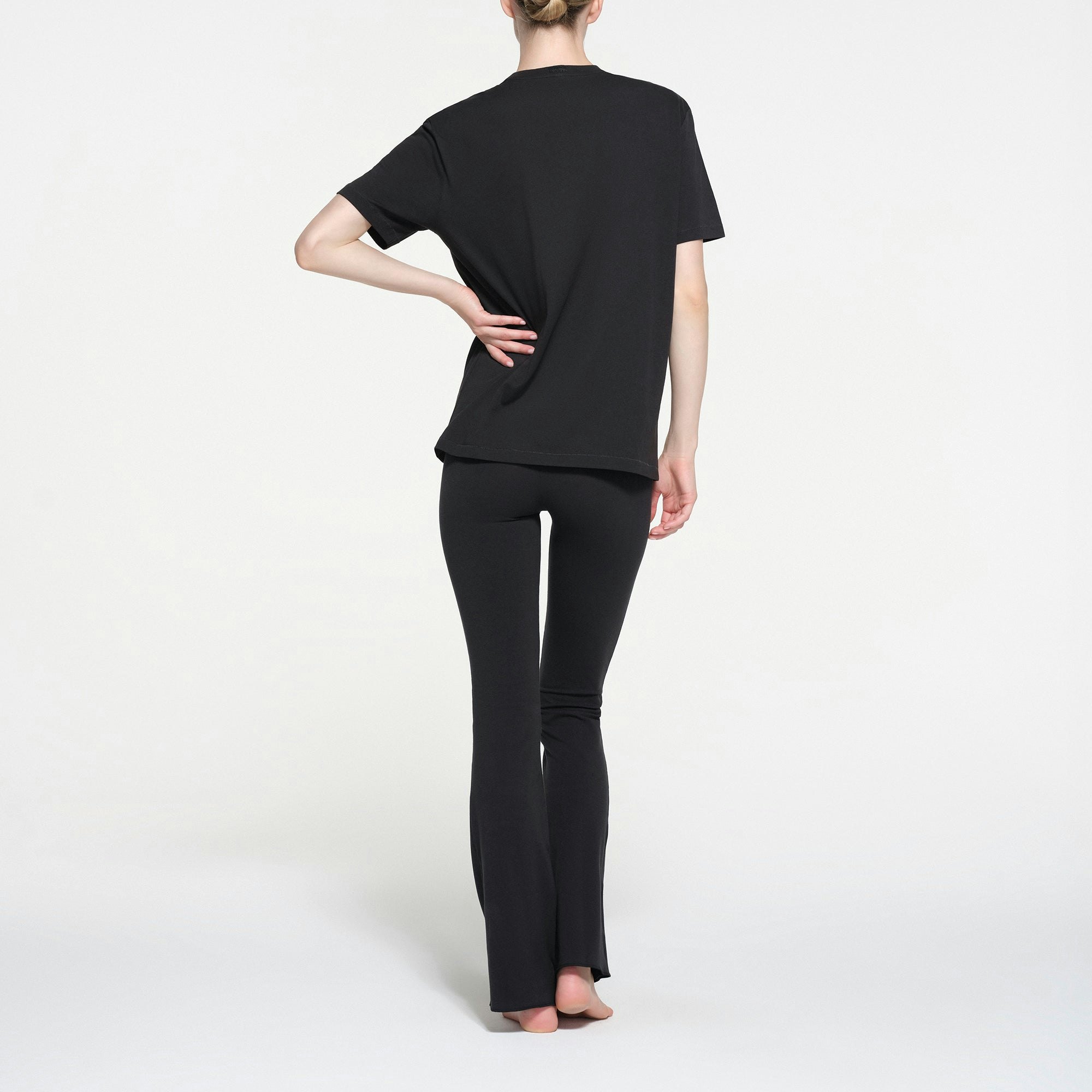 RELAXED TEES OVERSIZED LONG T-SHIRT | ONYX ON A MODEL BACK VIEW