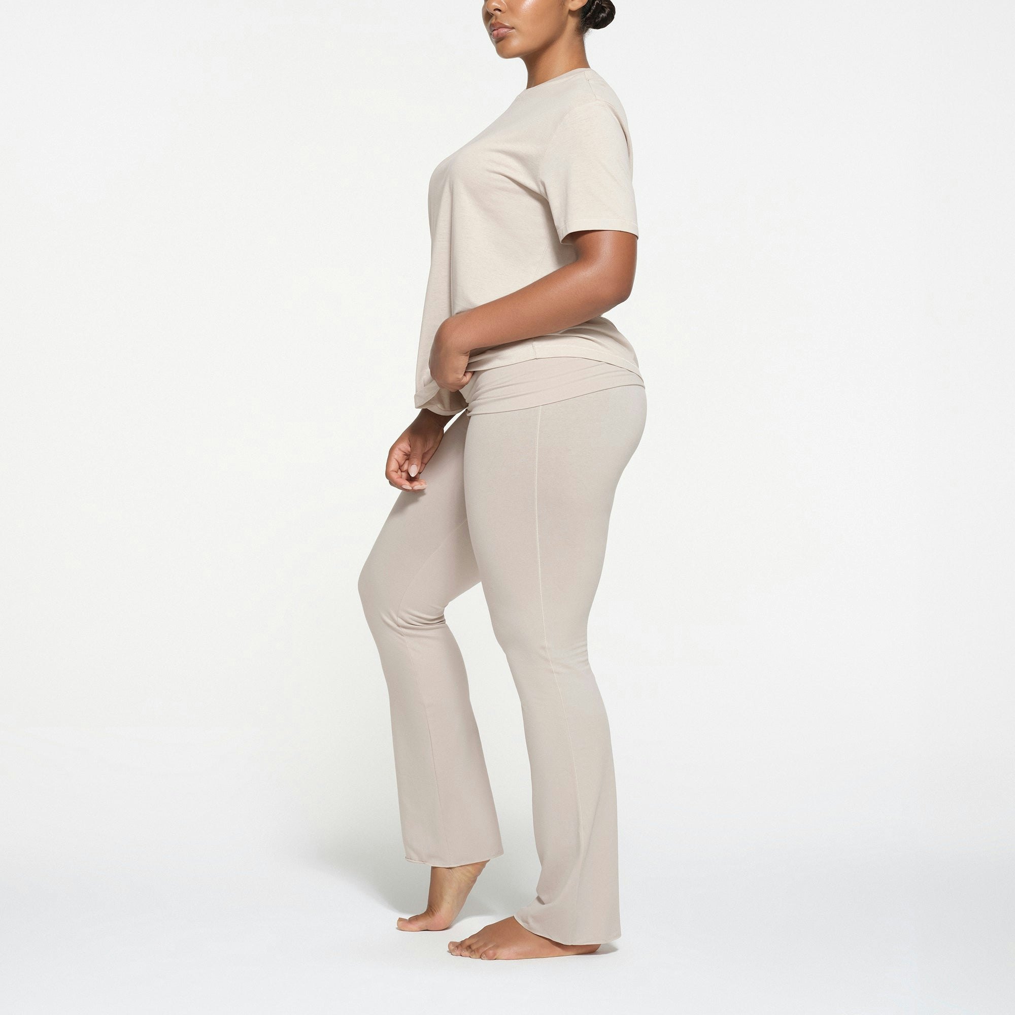 RELAXED TEES OVERSIZED LONG T-SHIRT | STONE ON A MODEL SIDE VIEW