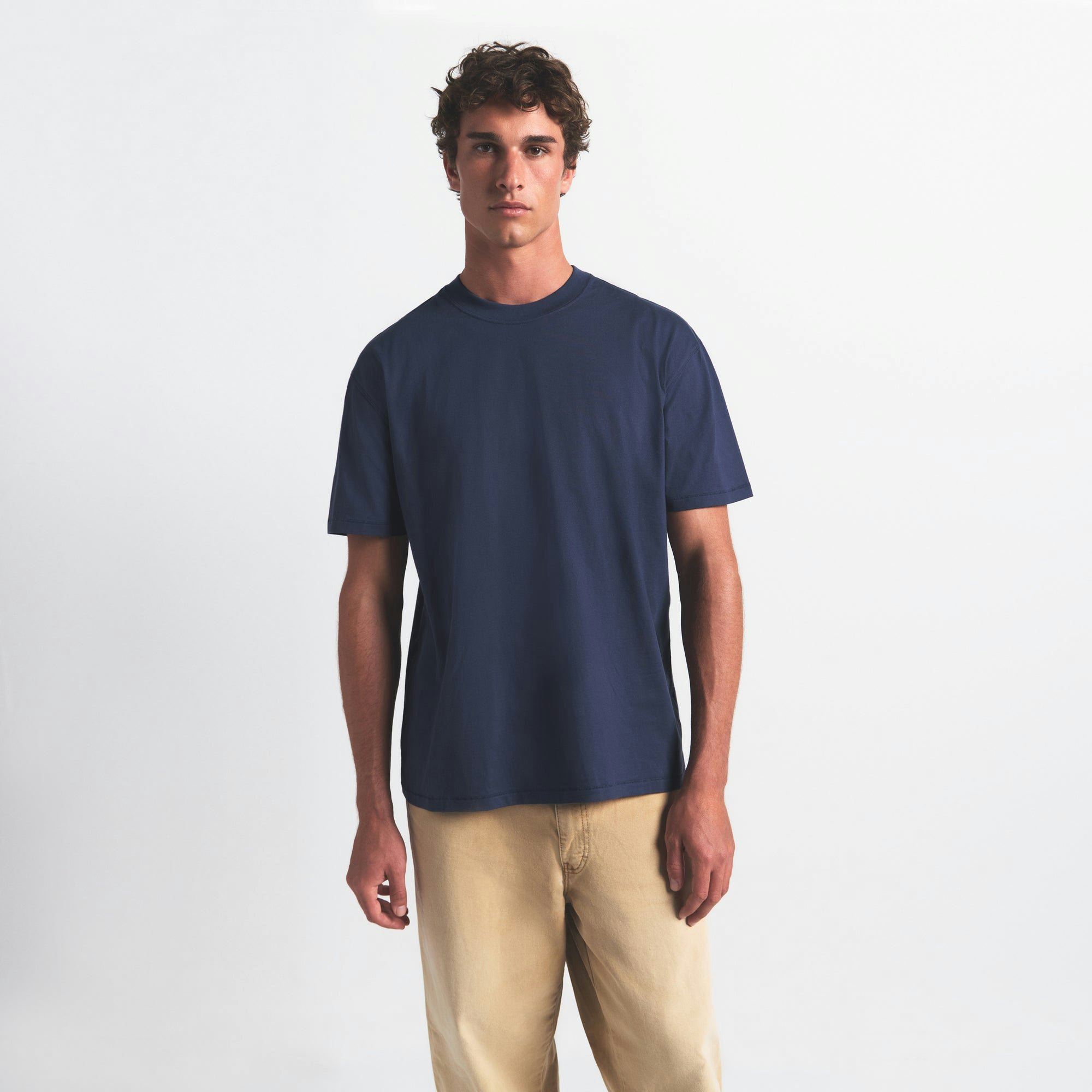 HEAVYWEIGHT COTTON MENS RELAXED T-SHIRT | DAMSON ON A MODEL FRONT VIEW @ | FOCUS: 0.7, 1.0, 0.9