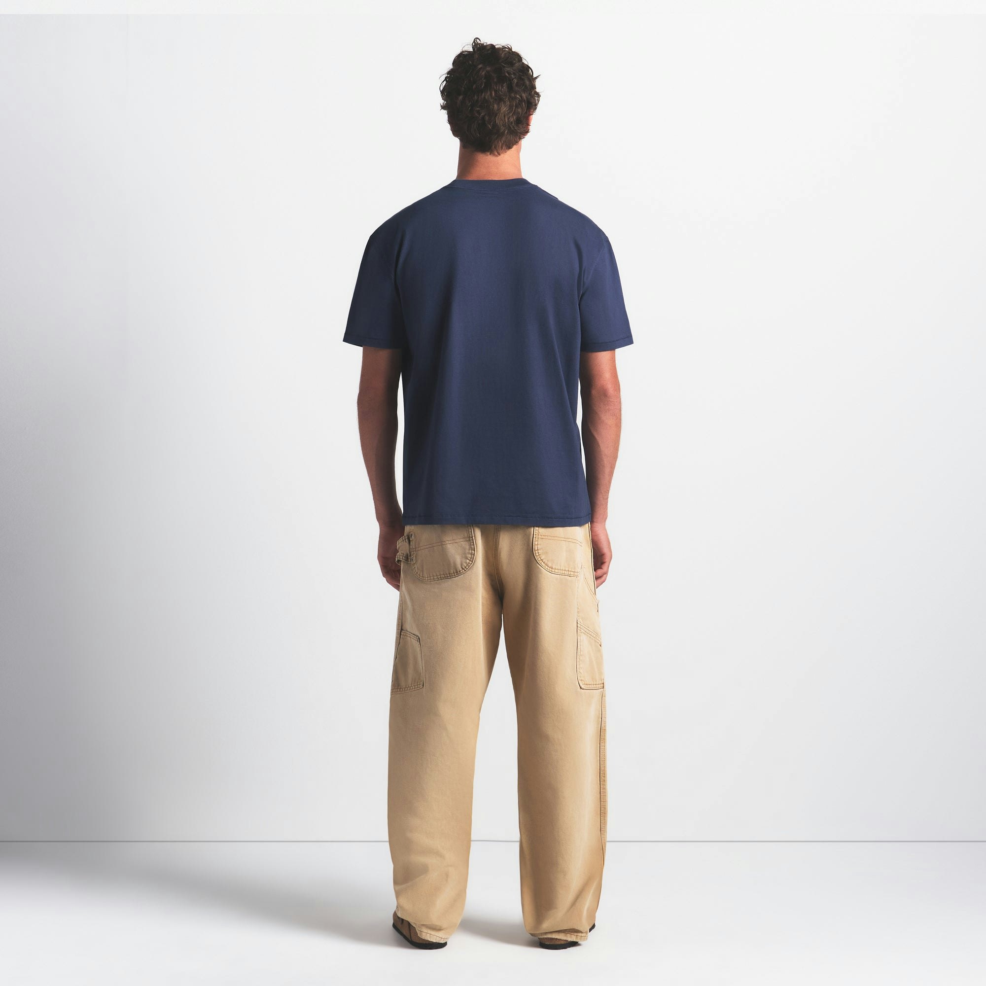 HEAVYWEIGHT COTTON MENS RELAXED T-SHIRT | DAMSON ON A MODEL FRONT VIEW @ | FOCUS: 0.0, 1.0, 0.9