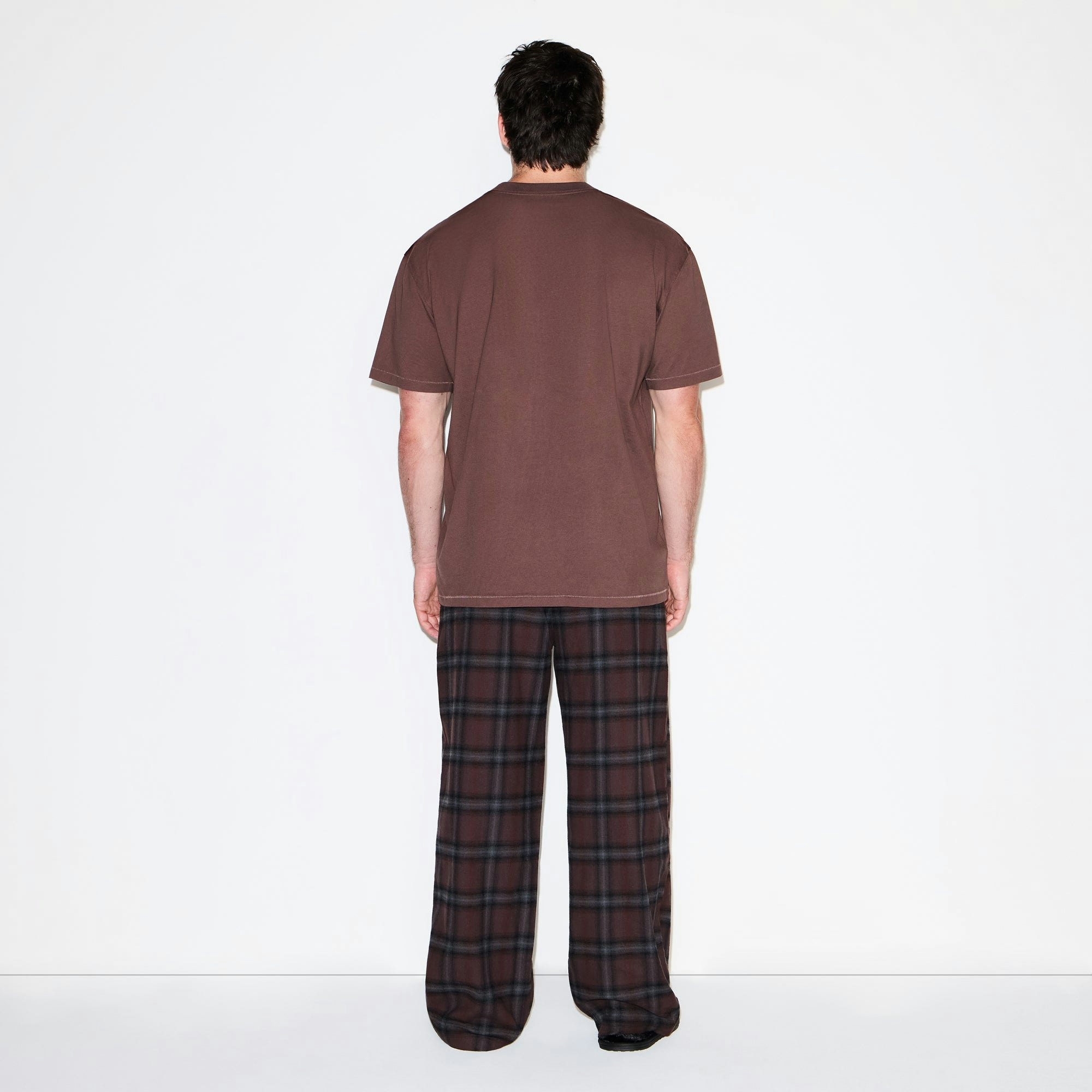HEAVYWEIGHT COTTON MENS RELAXED T-SHIRT | DARK AMETHYST ON A MODEL FRONT VIEW @ | FOCUS: 0.0, 1.0, 0.9