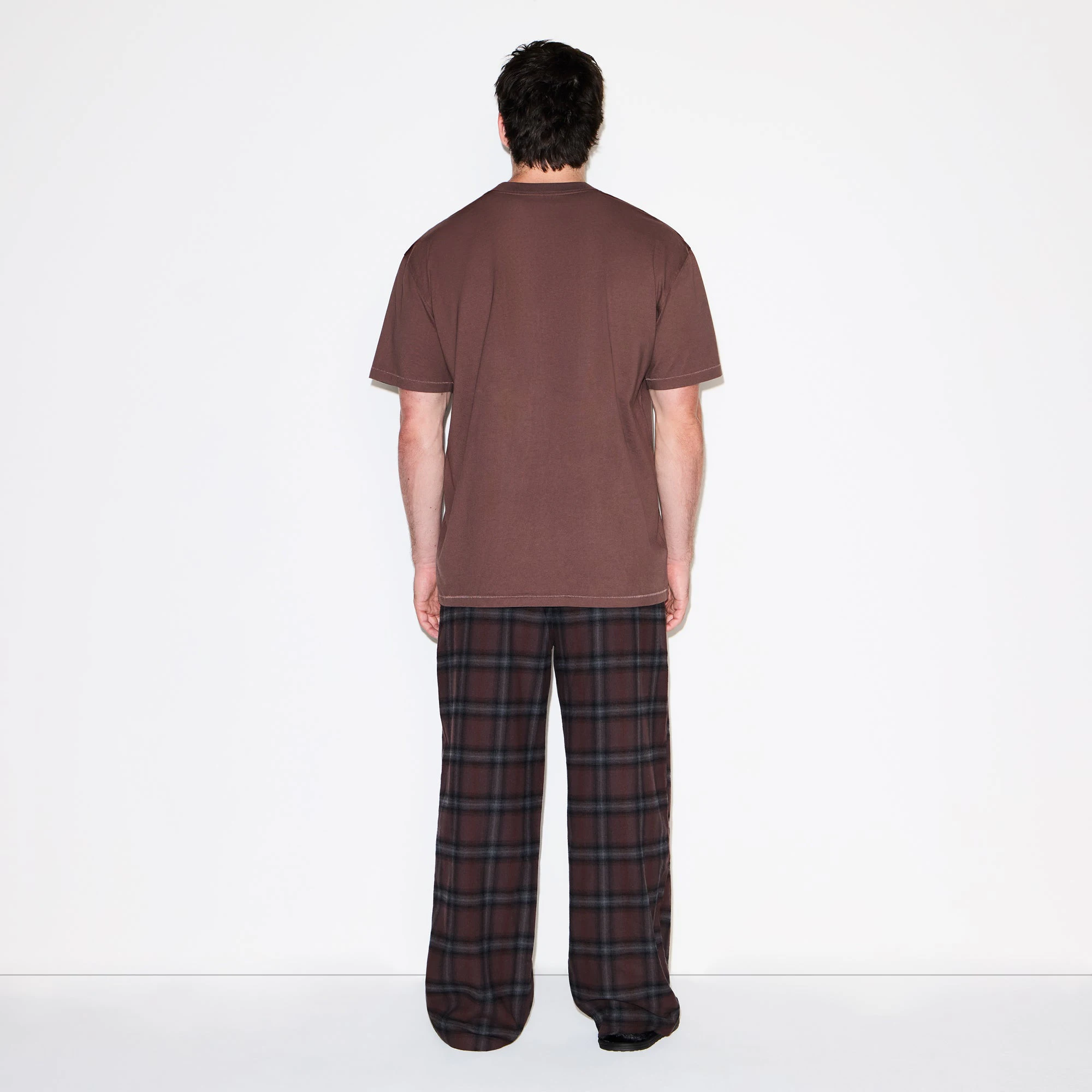 HEAVYWEIGHT COTTON MENS RELAXED T-SHIRT | DARK AMETHYST ON A MODEL FRONT VIEW @ | FOCUS: 0.0, 1.0, 0.9