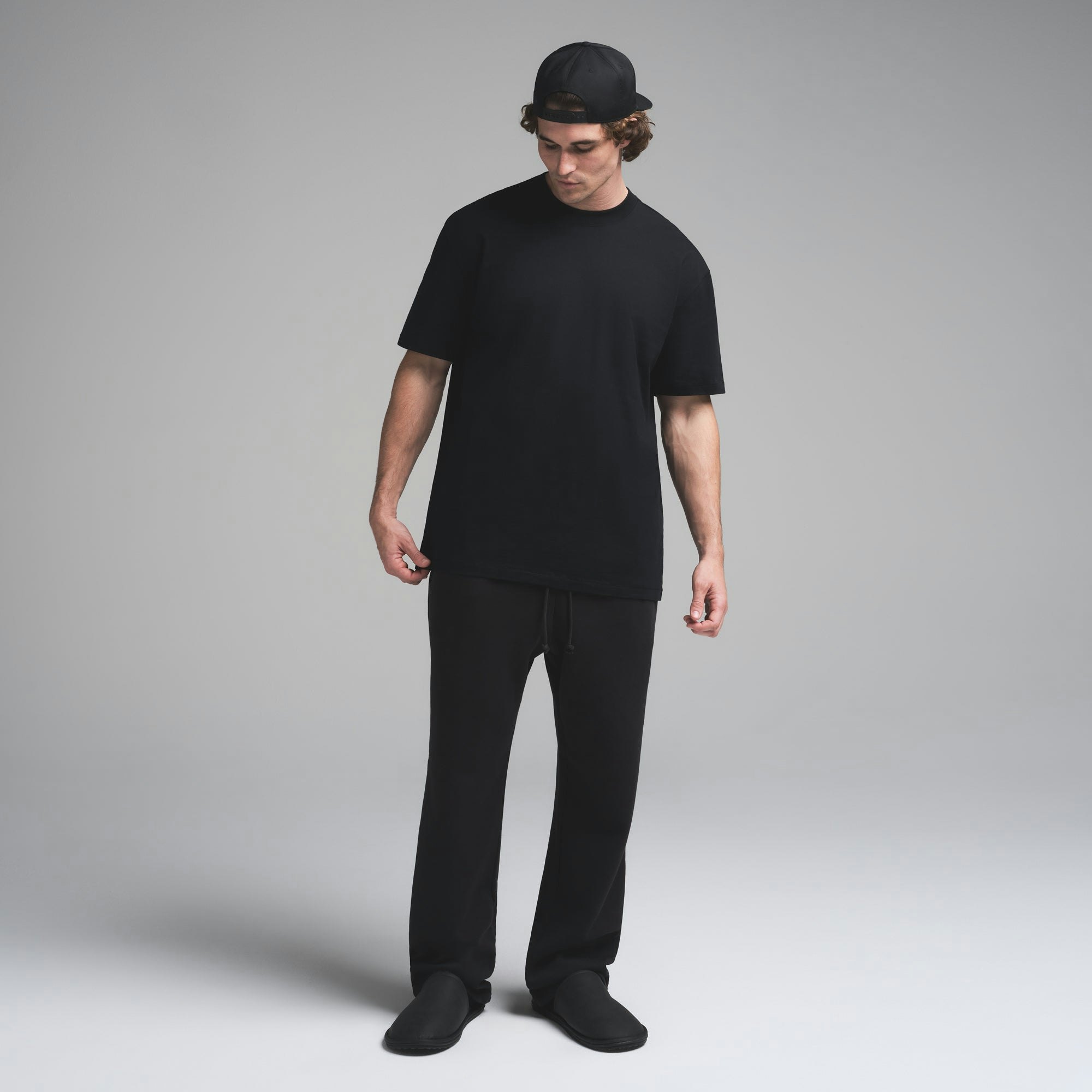 HEAVYWEIGHT COTTON MENS RELAXED T-SHIRT | OBSIDIAN ON A MODEL FRONT VIEW | FOCUS: 0.0, 1.0, 0.9