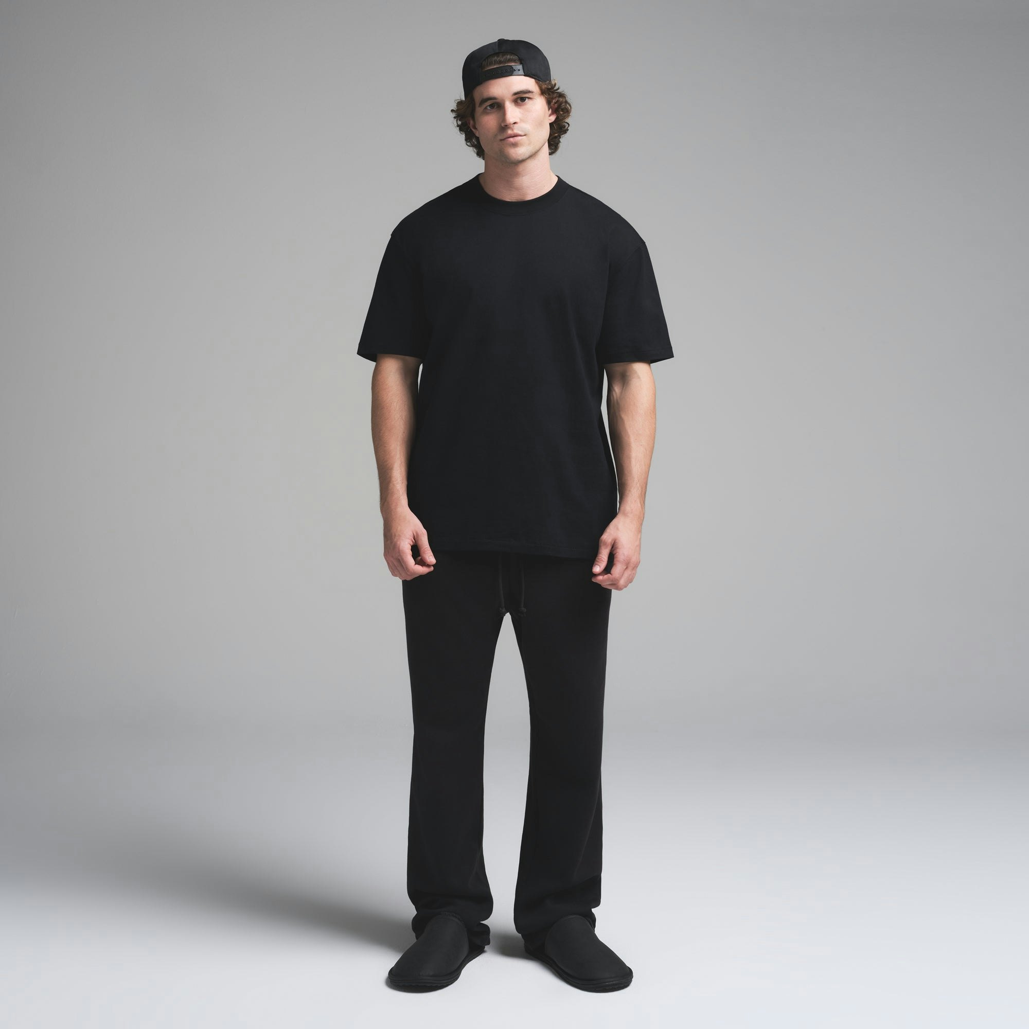 HEAVYWEIGHT COTTON MENS RELAXED T-SHIRT | OBSIDIAN ON A MODEL FRONT VIEW | FOCUS: 0.0, 1.0, 0.9