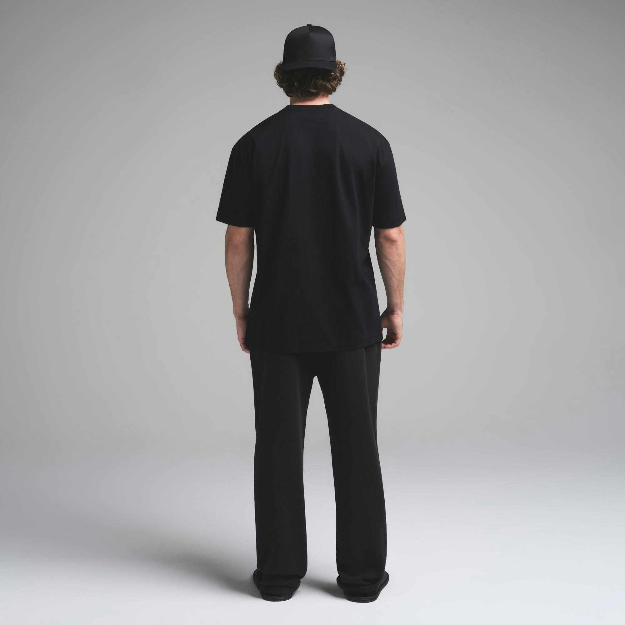 HEAVYWEIGHT COTTON MENS RELAXED T-SHIRT | OBSIDIAN ON A MODEL FRONT VIEW | FOCUS: 0.0, 1.0, 0.9