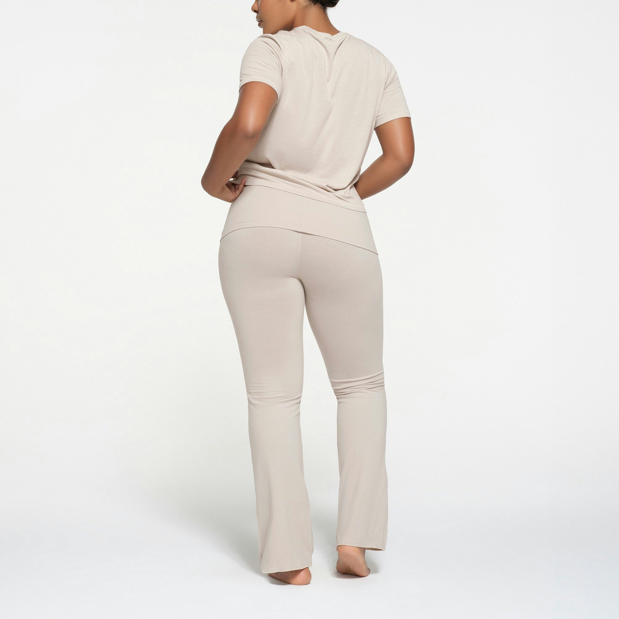 RELAXED TEES T-SHIRT | STONE ON A MODEL BACK VIEW