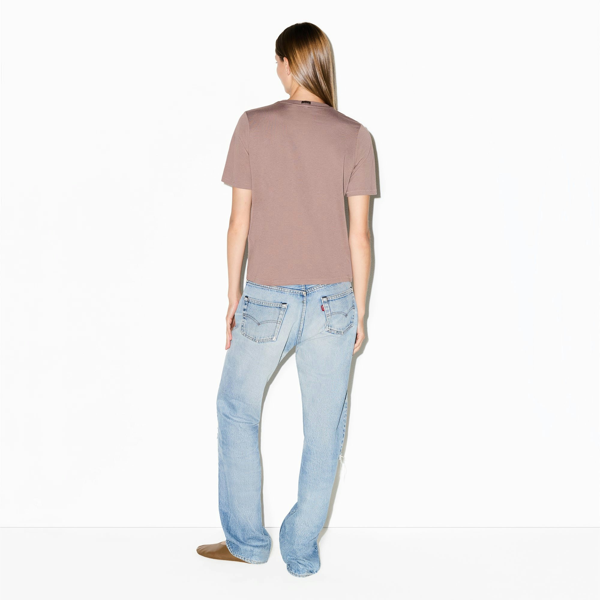 RELAXED TEES T-SHIRT | UMBER ON A MODEL FRONT VIEW @ | FOCUS: 0.0, 1.0, 0.9