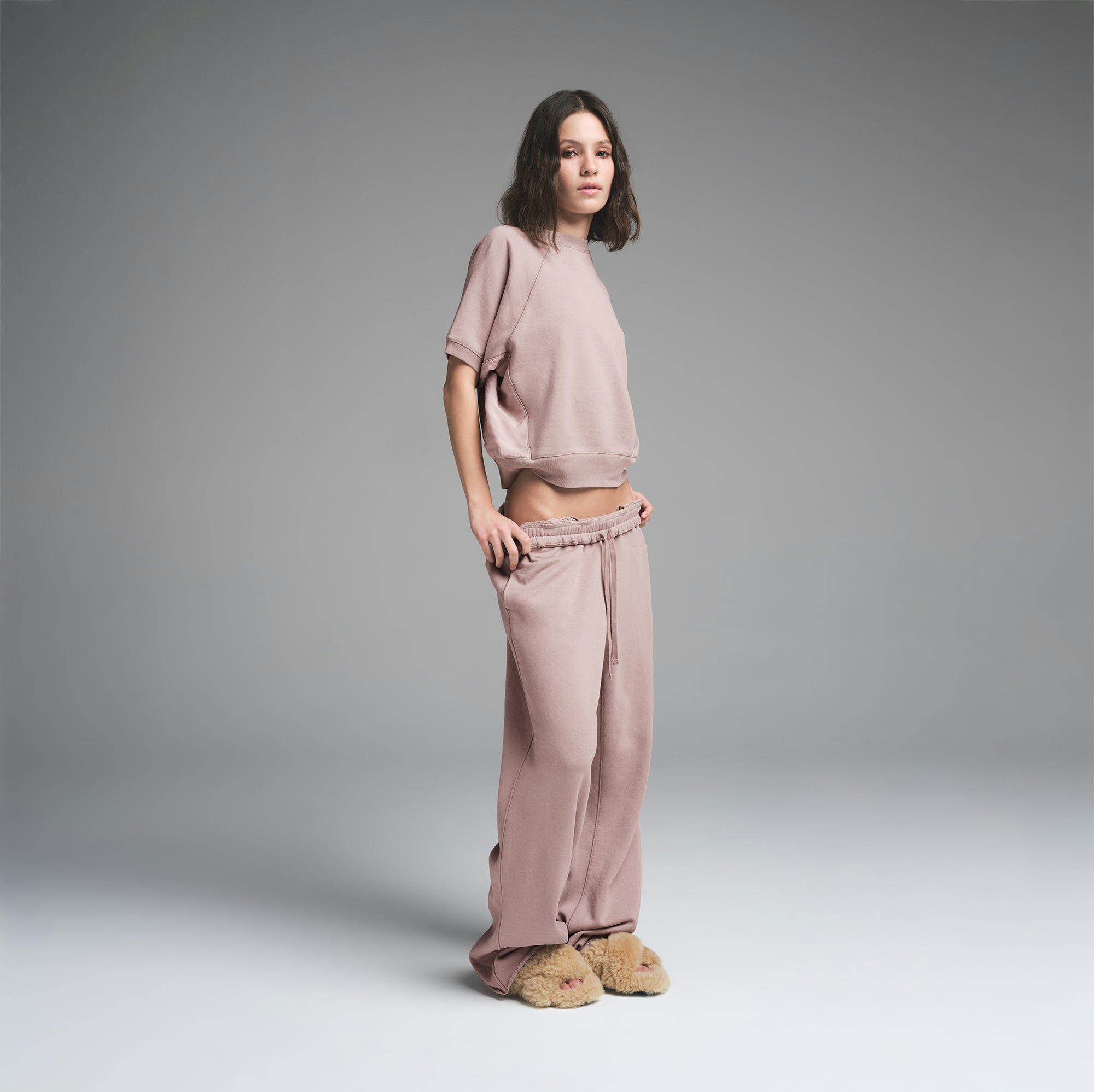 FRENCH TERRY RAGLAN SHORT SLEEVE SWEATSHIRT | FAWN ON A MODEL FRONT VIEW | FOCUS: 0.0, 1.0, 0.9