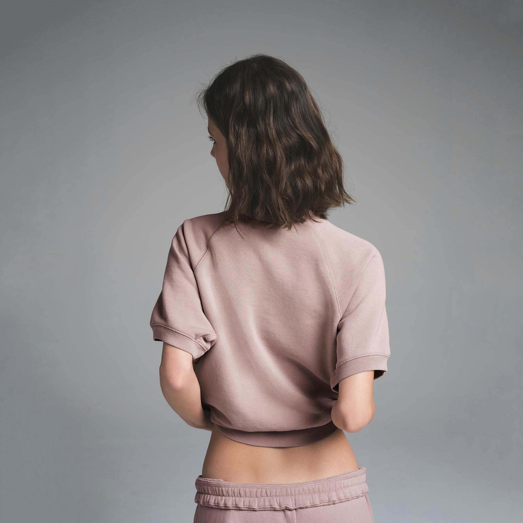 FRENCH TERRY RAGLAN SHORT SLEEVE SWEATSHIRT | FAWN ON A MODEL BACK VIEW | FOCUS: 0.0, 1.0, 0.9