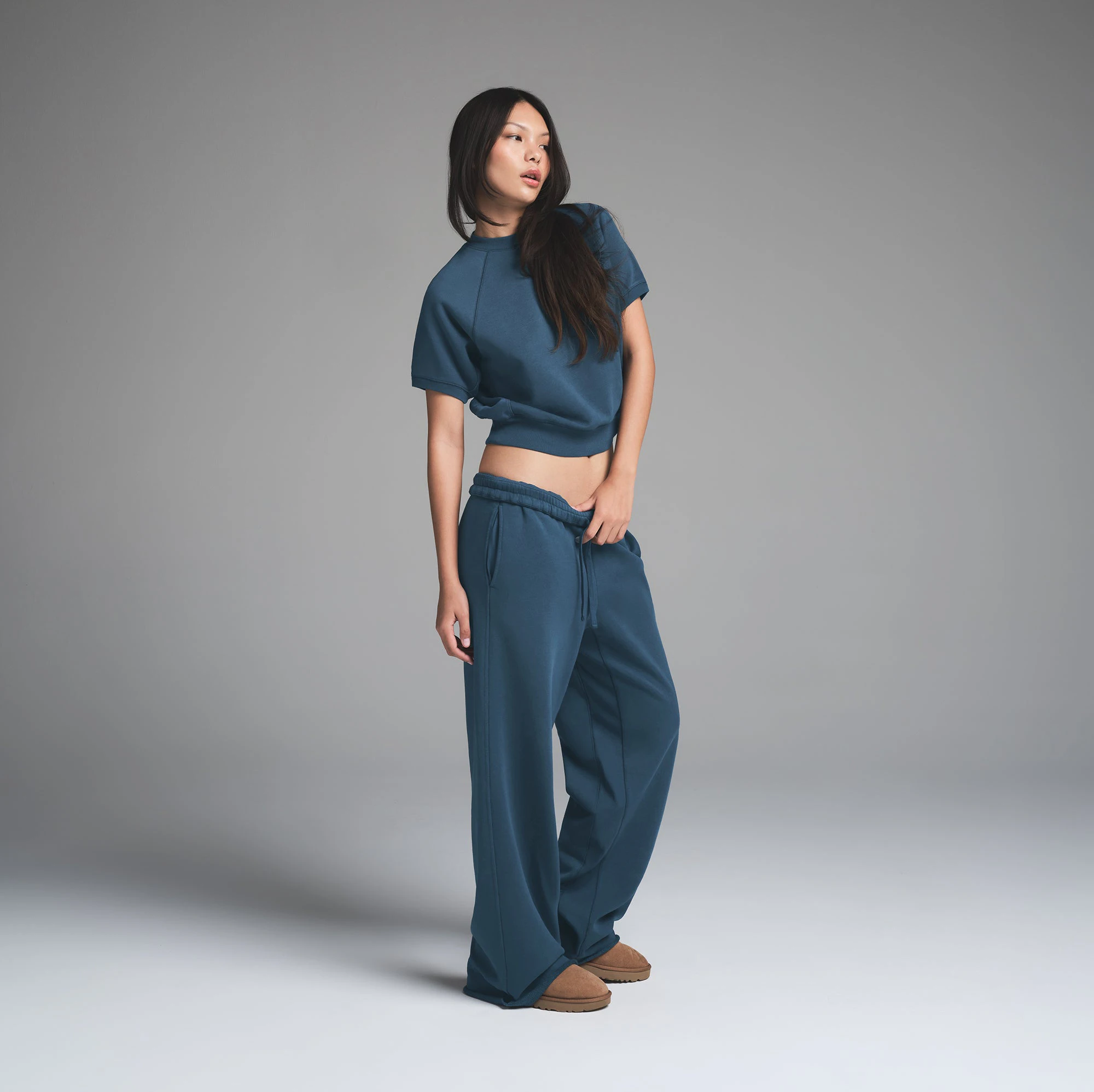 FRENCH TERRY RAGLAN SHORT SLEEVE SWEATSHIRT | INDIGO ON A MODEL FRONT VIEW | FOCUS: 0.0, 1.0, 0.9