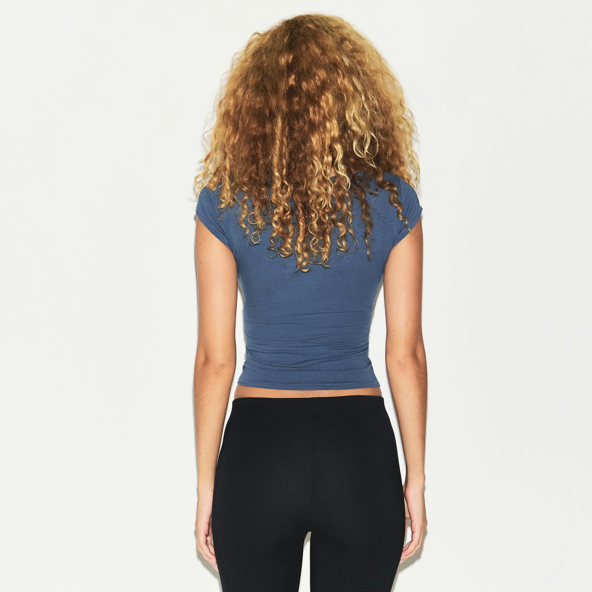 COTTON JERSEY SCOOP NECK T-SHIRT | HARBOR ON A MODEL BACK VIEW | FOCUS: 0.0, 1.0, 0.9