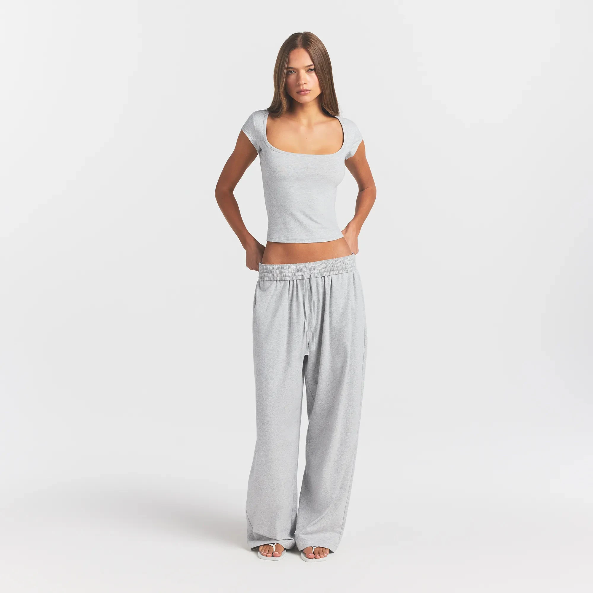 COTTON JERSEY SCOOP NECK T-SHIRT | LIGHT HEATHER GREY ON A MODEL FRONT VIEW | FOCUS: 0.0, 1.0, 0.9