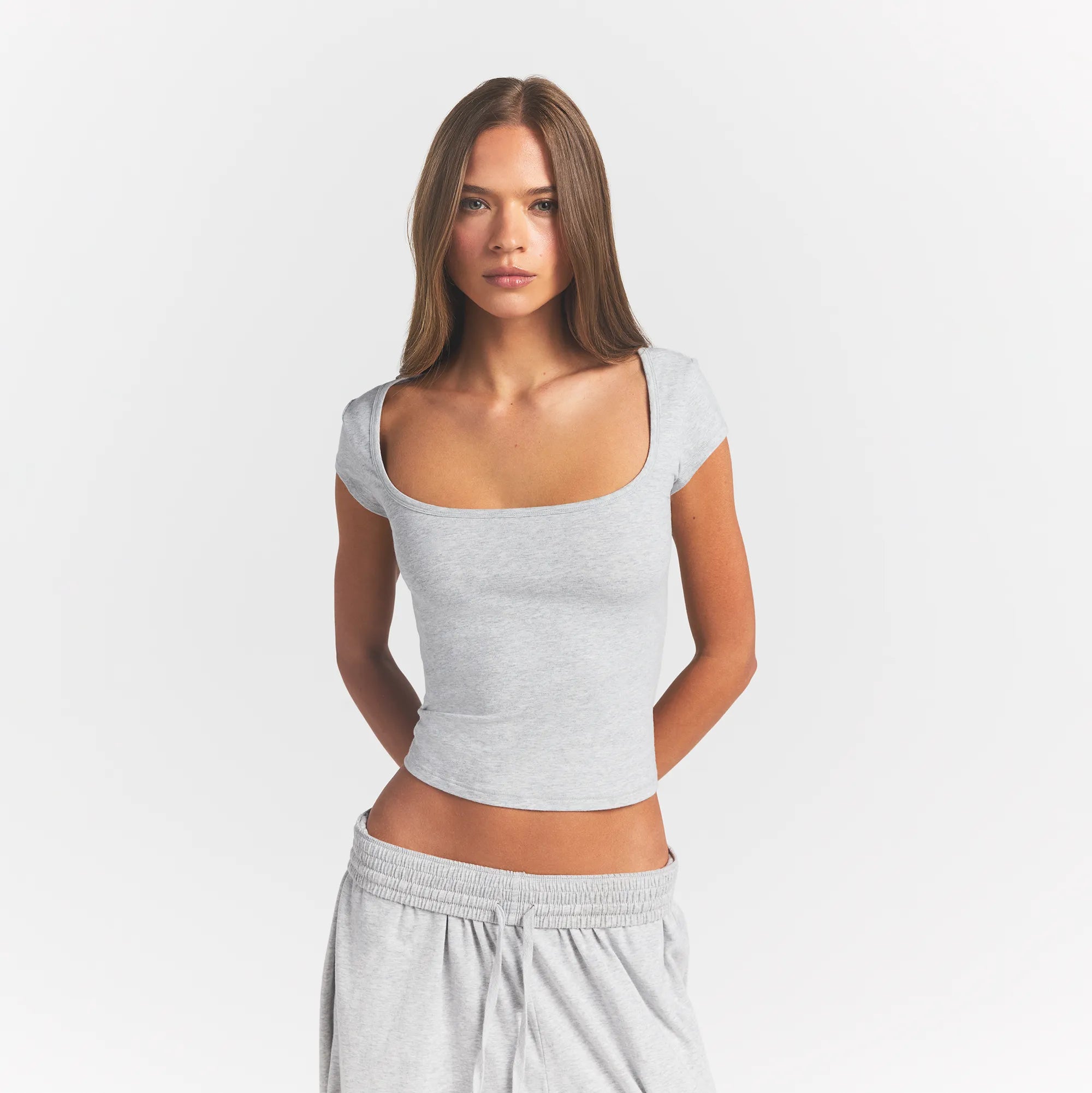 COTTON JERSEY SCOOP NECK T-SHIRT | LIGHT HEATHER GREY ON A MODEL FRONT VIEW | FOCUS: 0.0, 1.0, 0.9