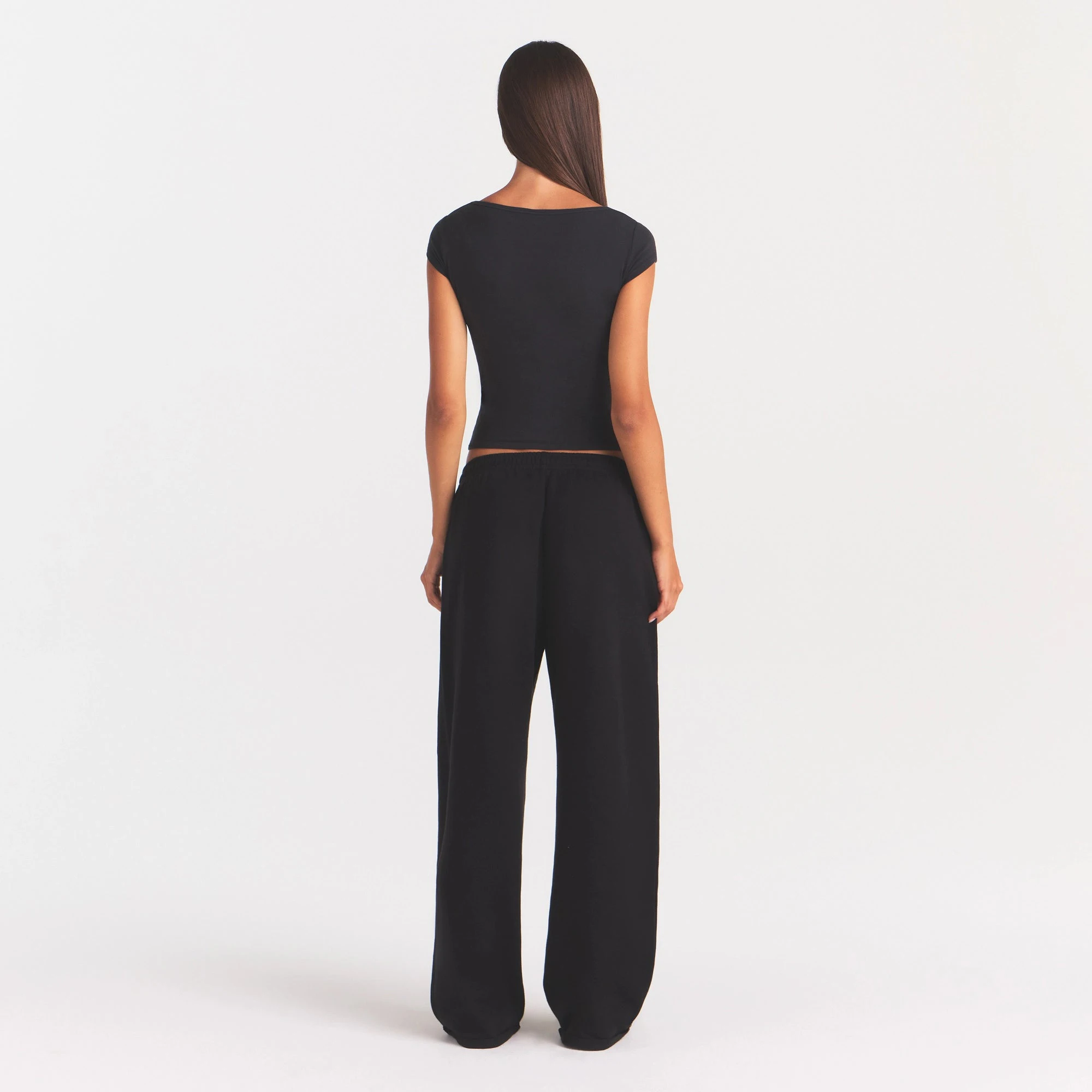 COTTON JERSEY SCOOP NECK T-SHIRT | SOOT ON A MODEL FRONT VIEW