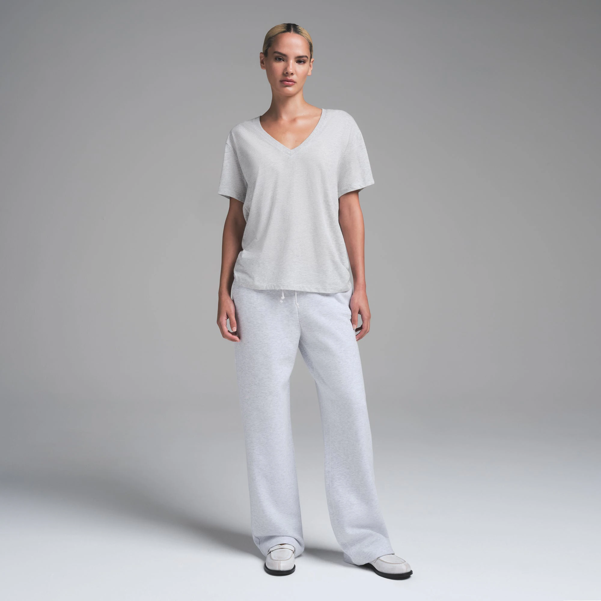 RELAXED TEES V NECK T-SHIRT | LIGHT HEATHER GREY ON A MODEL FRONT VIEW | FOCUS: 0.0, 1.0, 0.9