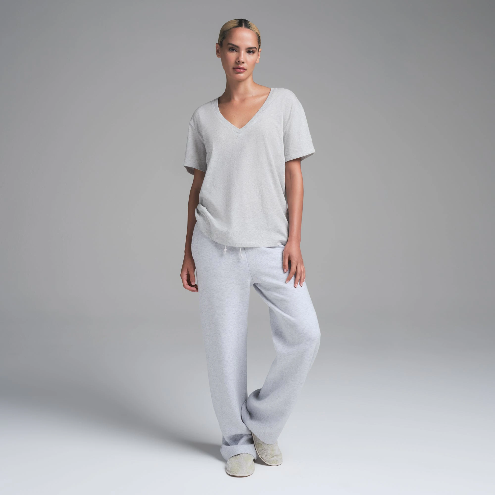 RELAXED TEES V NECK T-SHIRT | LIGHT HEATHER GREY ON A MODEL FRONT VIEW | FOCUS: 0.0, 1.0, 0.9