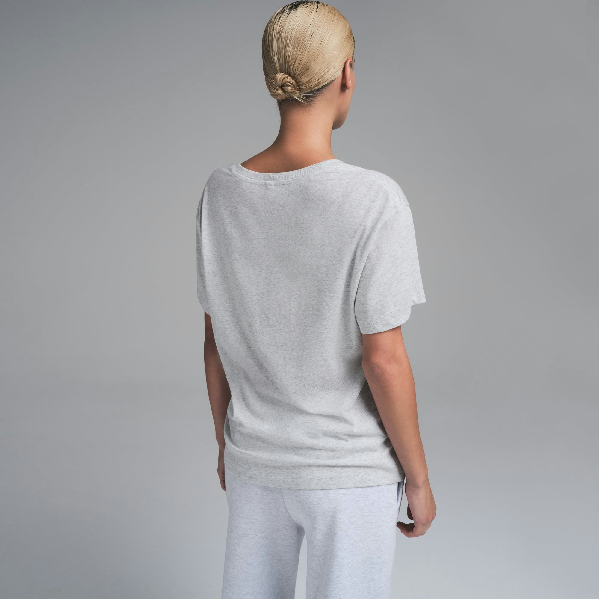 RELAXED TEES V NECK T-SHIRT | LIGHT HEATHER GREY ON A MODEL SIDE VIEW | FOCUS: 0.0, 1.0, 0.9