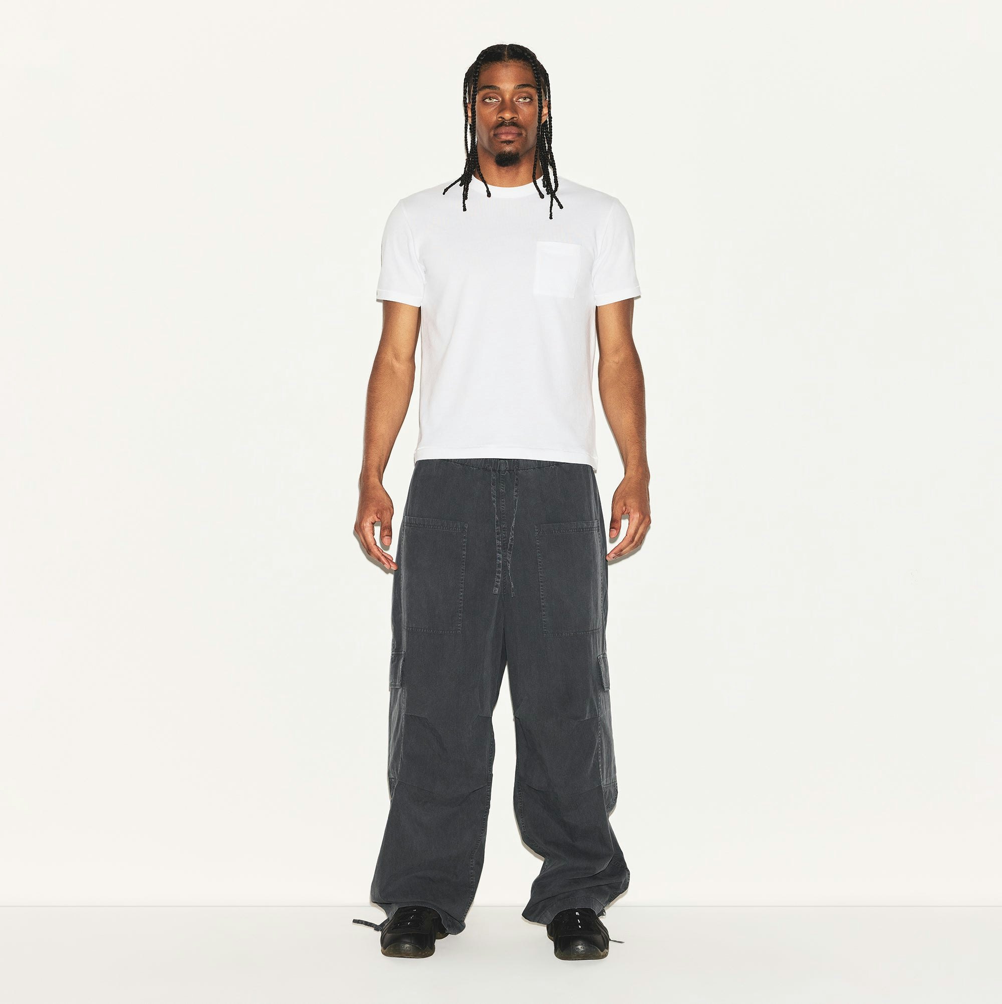 SKIMS COTTON MENS SLIM CROPPED T-SHIRT | CHALK ON A MODEL FRONT VIEW | FOCUS: 0.0, 1.0, 0.9