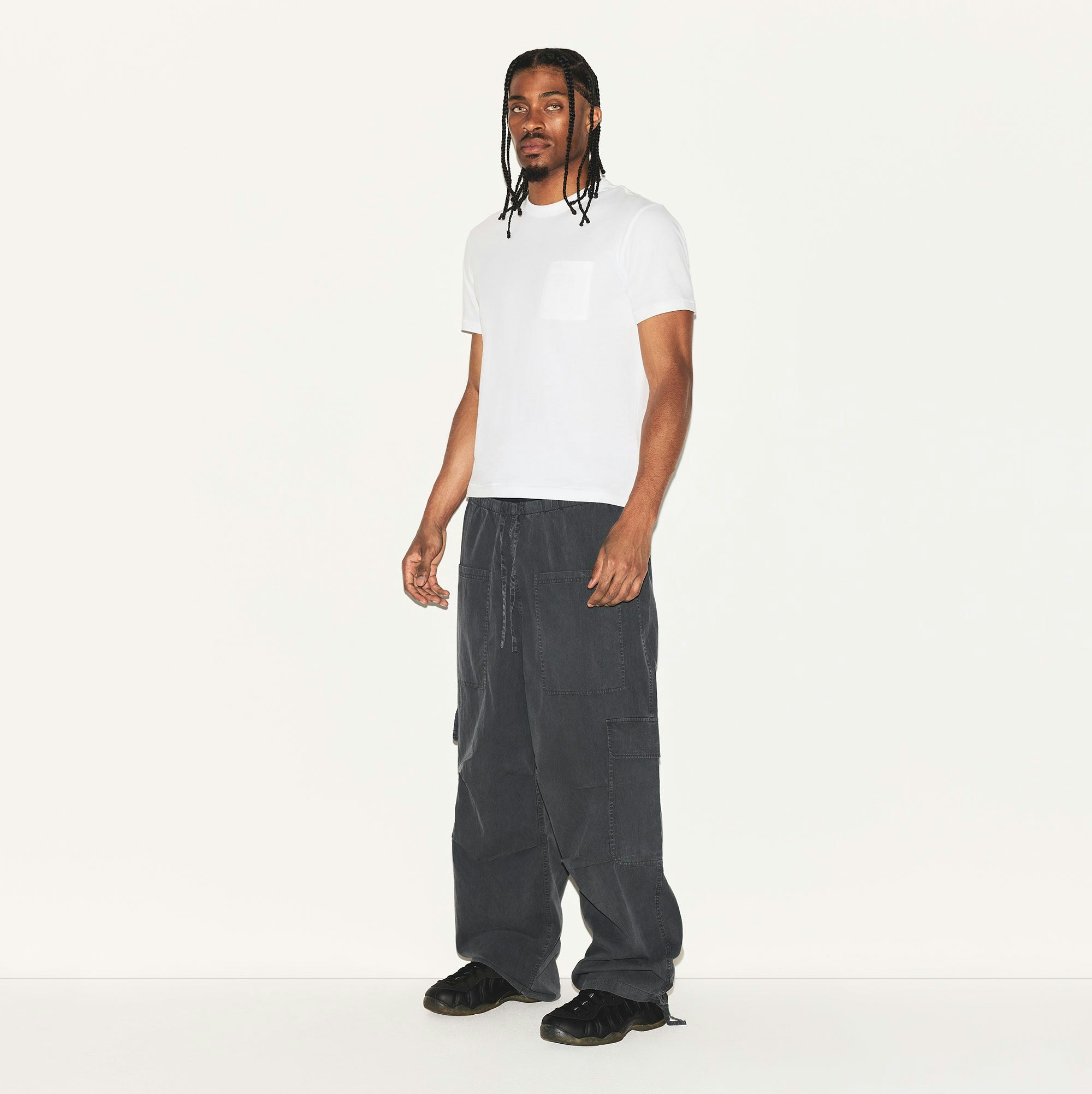 SKIMS COTTON MENS SLIM CROPPED T-SHIRT | CHALK ON A MODEL SIDE VIEW | FOCUS: 0.0, 1.0, 0.9