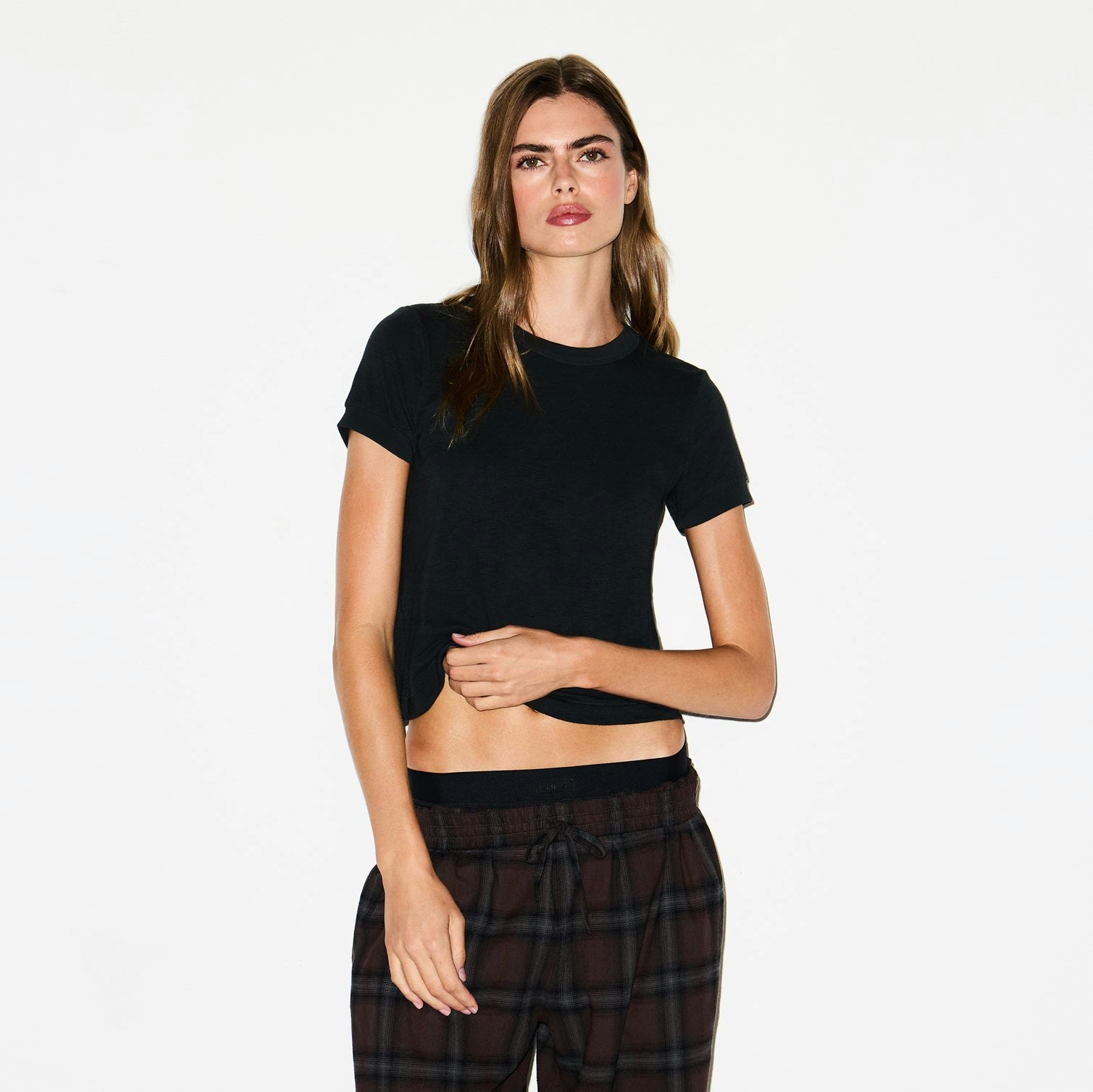 WORN IN JERSEY BABY TEE | ONYX ON A MODEL SIDE VIEW @ | FOCUS: 0.0, 1.0, 0.9