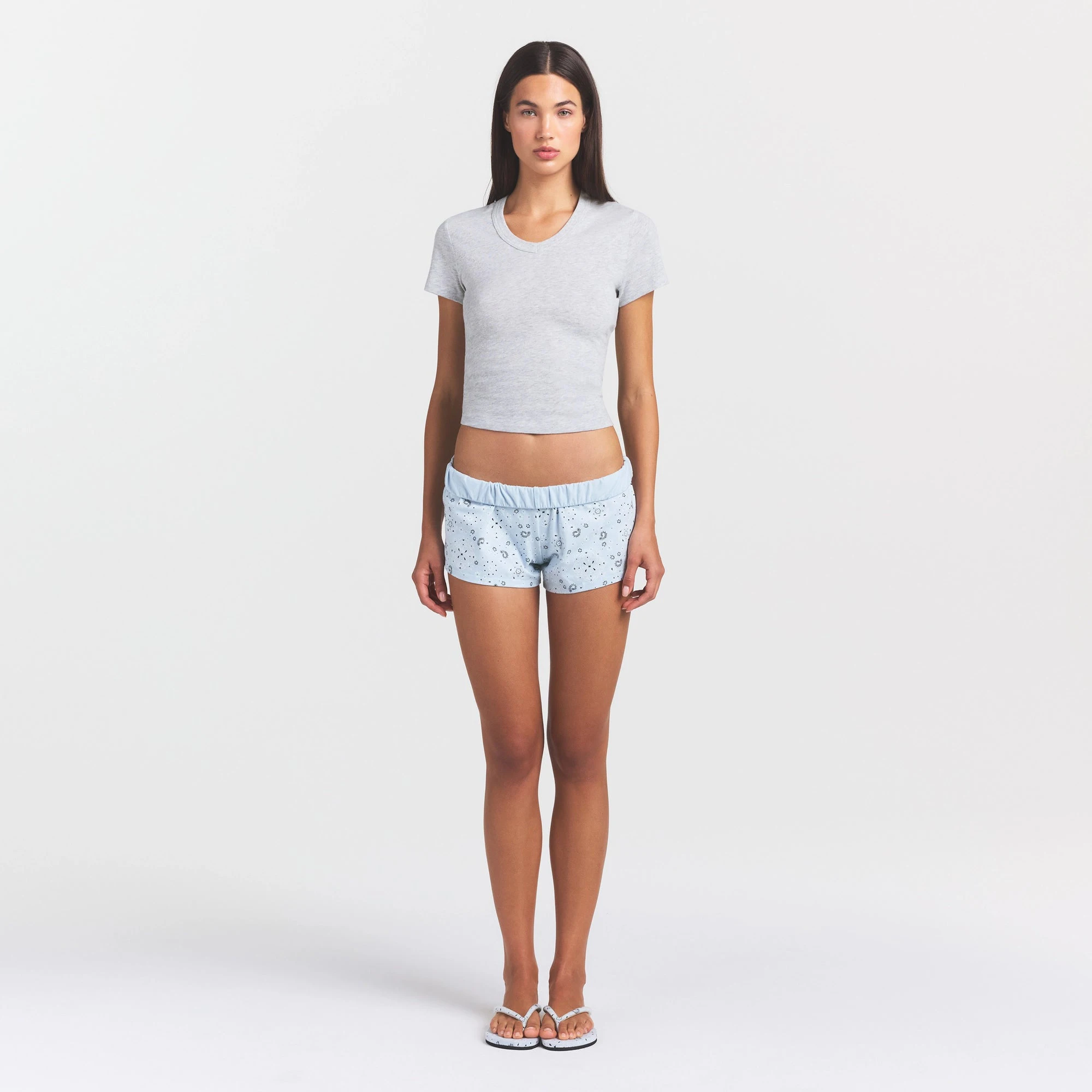 WORN IN JERSEY BABY V NECK TEE | LIGHT HEATHER GREY ON A MODEL FRONT VIEW @ | FOCUS: 0.0, 1.0, 0.9