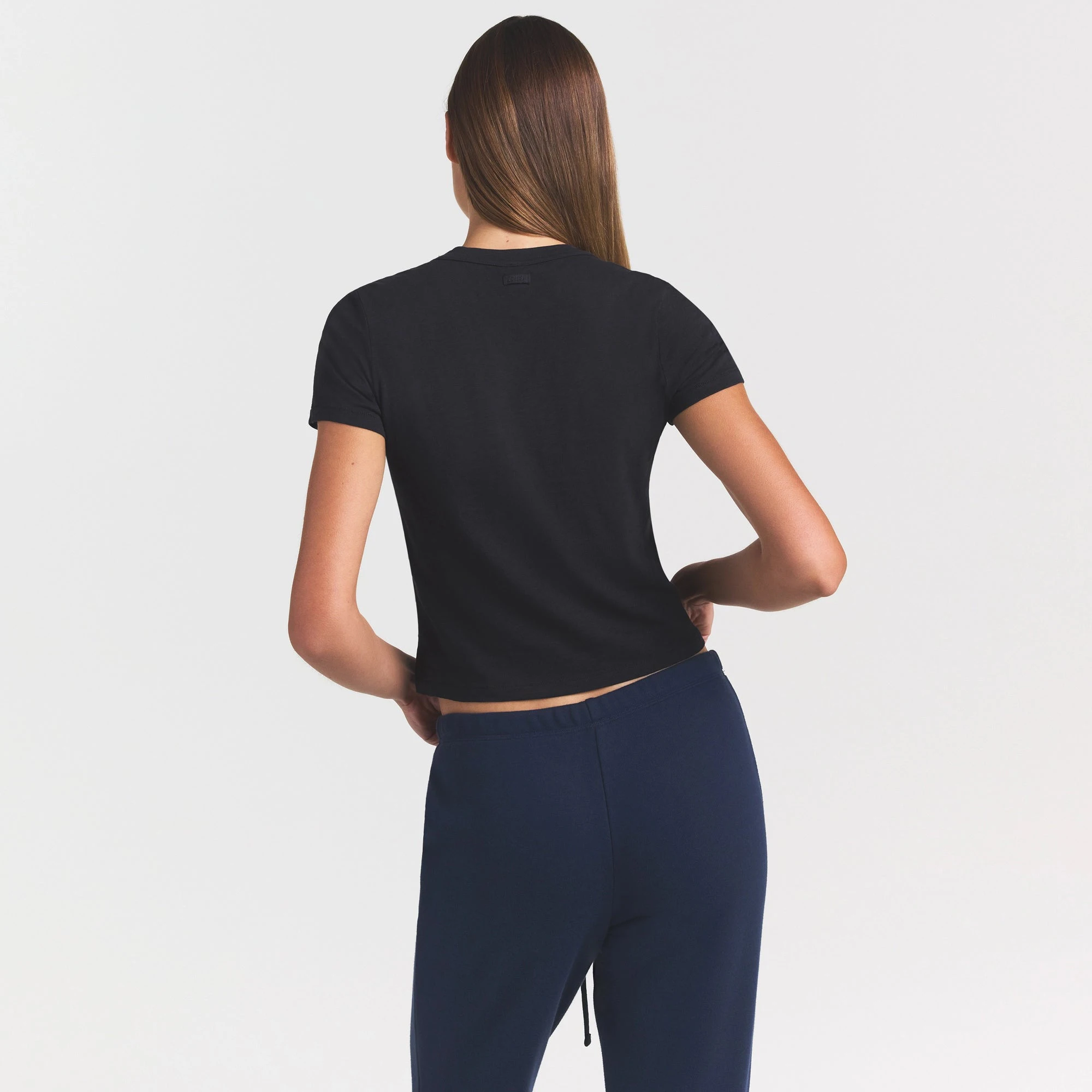 WORN IN JERSEY BABY V NECK TEE | WASHED ONYX ON A MODEL SIDE VIEW @ | FOCUS: 0.0, 1.0, 0.9