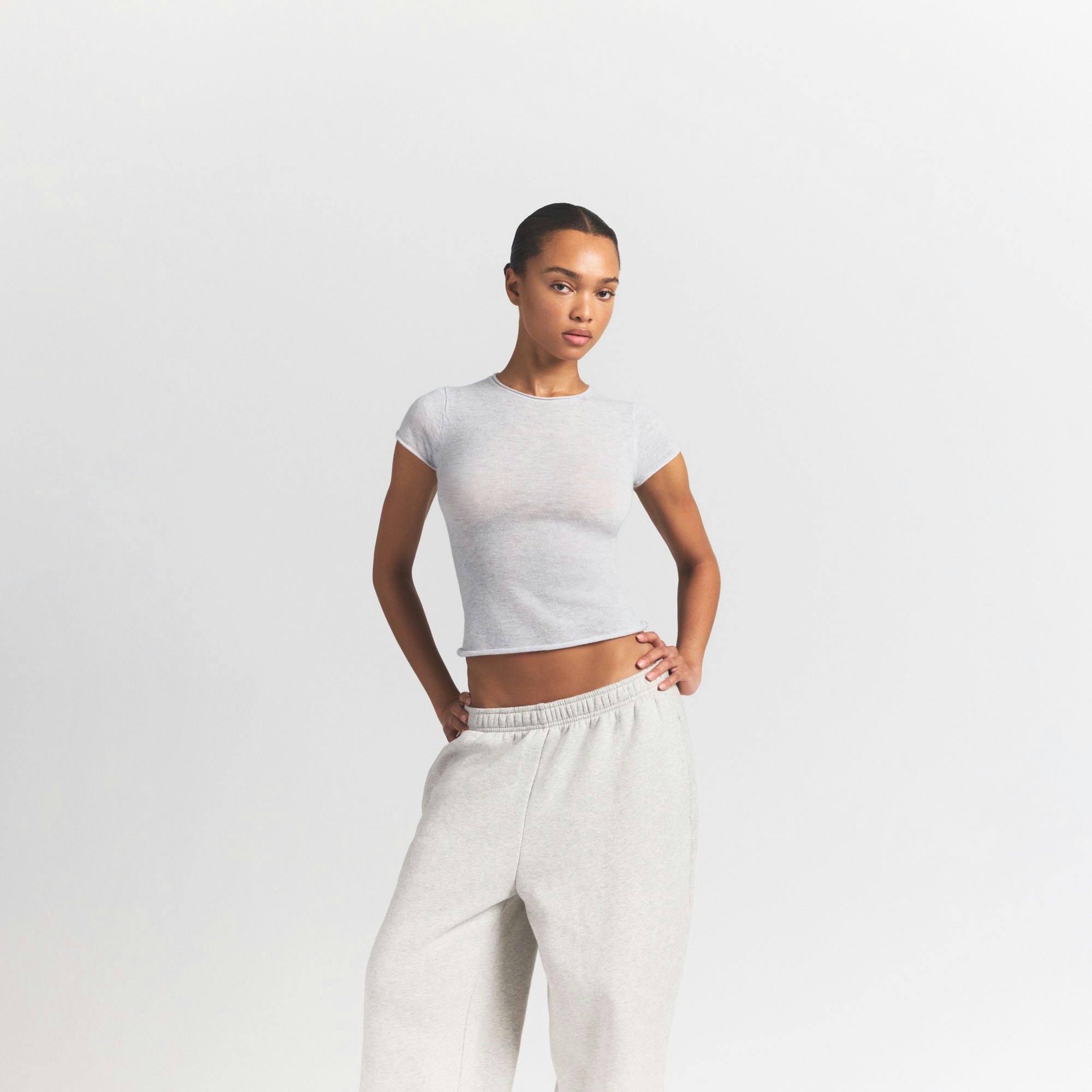 FEATHERWEIGHT CASHMERE TEE | LIGHT HEATHER GREY ON A MODEL SIDE VIEW S | FOCUS: 0.0, 1.0, 0.9