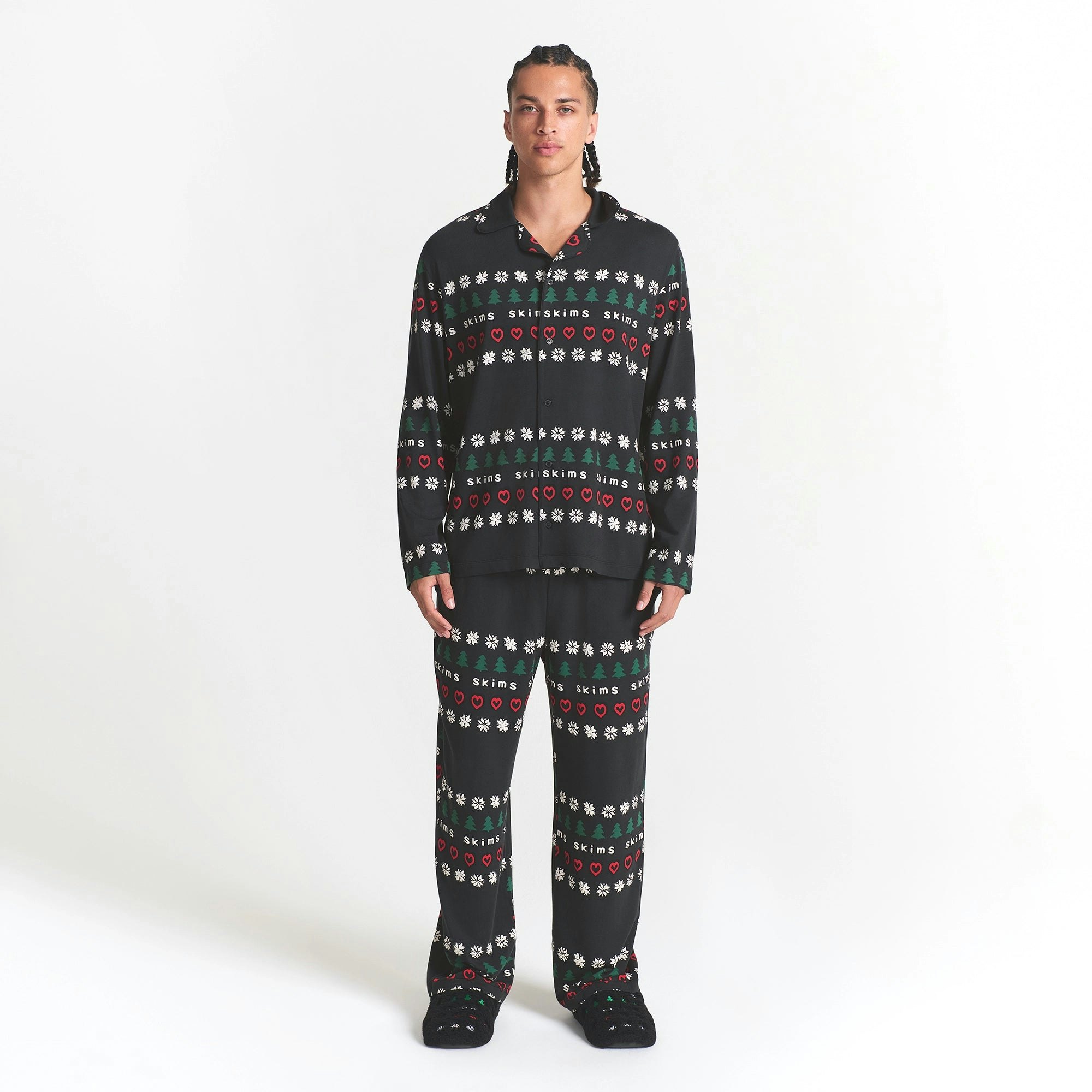 CACTUS PLANT FLEA MARKET X SKIMS JERSEY SLEEP MENS SET | ONYX PINE FAIR ISLE ON A MODEL FRONT VIEW @ | FOCUS: 0.0, 1.0, 0.9