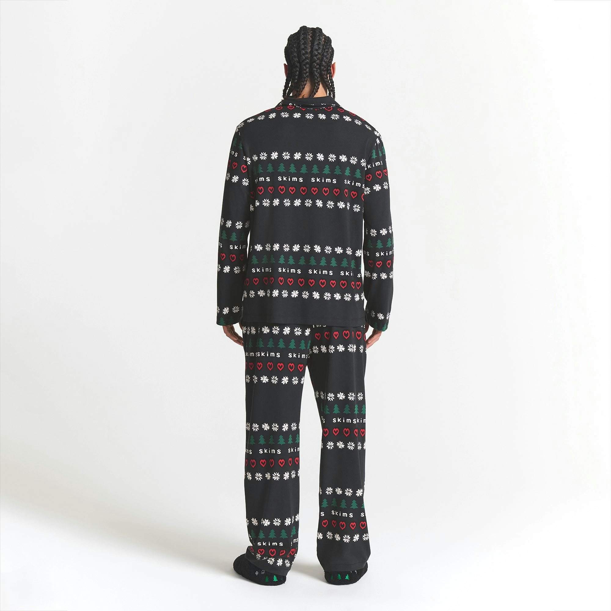 CACTUS PLANT FLEA MARKET X SKIMS JERSEY SLEEP MENS SET | ONYX PINE FAIR ISLE ON A MODEL BACK VIEW @ | FOCUS: 0.0, 1.0, 0.9