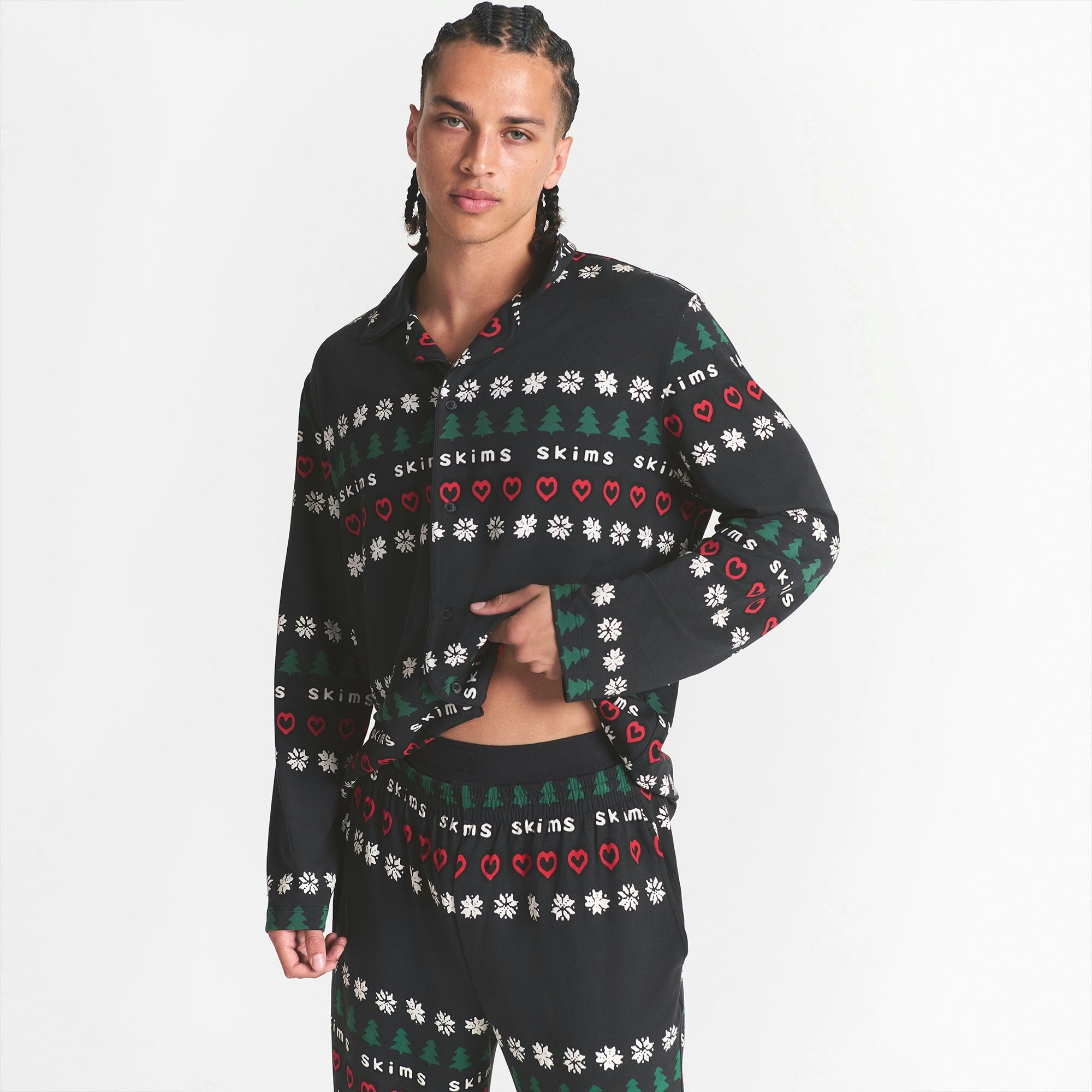 CACTUS PLANT FLEA MARKET X SKIMS JERSEY SLEEP MENS SET | ONYX PINE FAIR ISLE ON A MODEL FRONT VIEW @ | FOCUS: 0.0, 1.0, 0.9