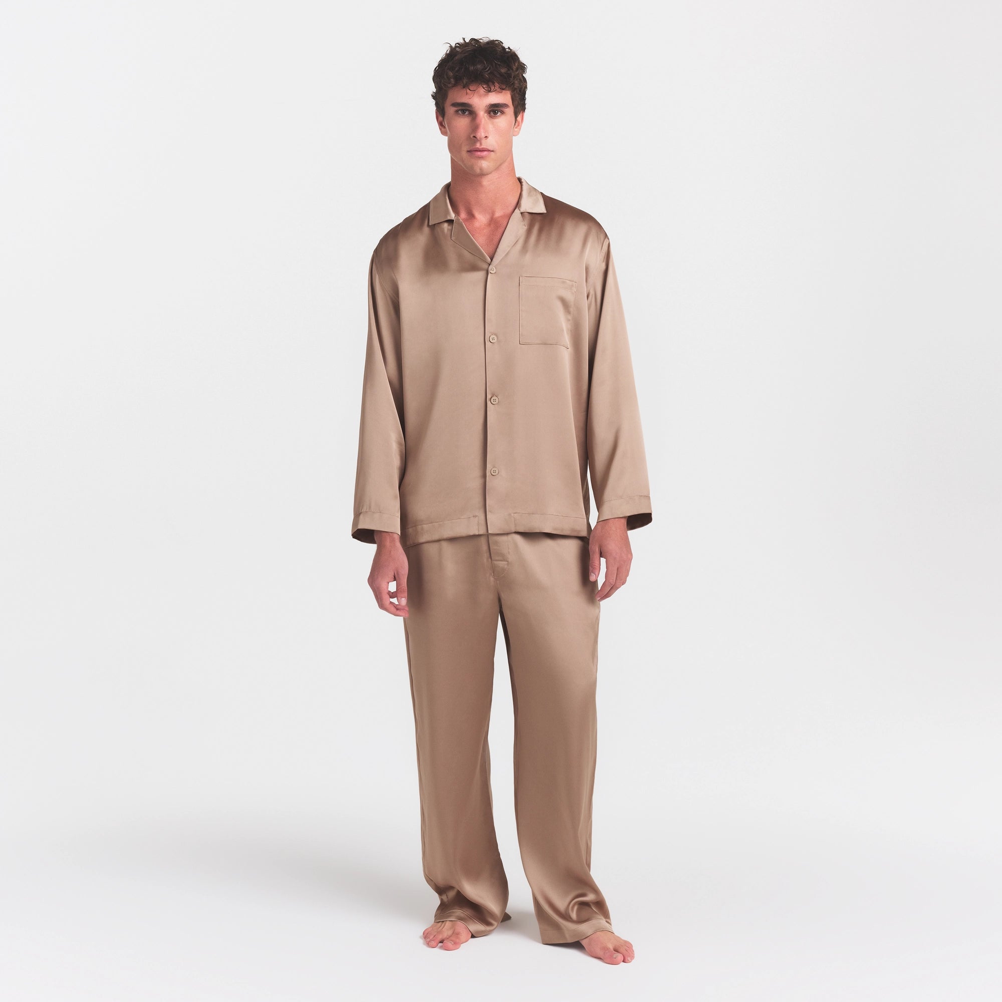 SATEEN SLEEP MENS LONG SLEEP SET | LATTE ON A MODEL FRONT VIEW @ | FOCUS: 0.0, 1.0, 0.9