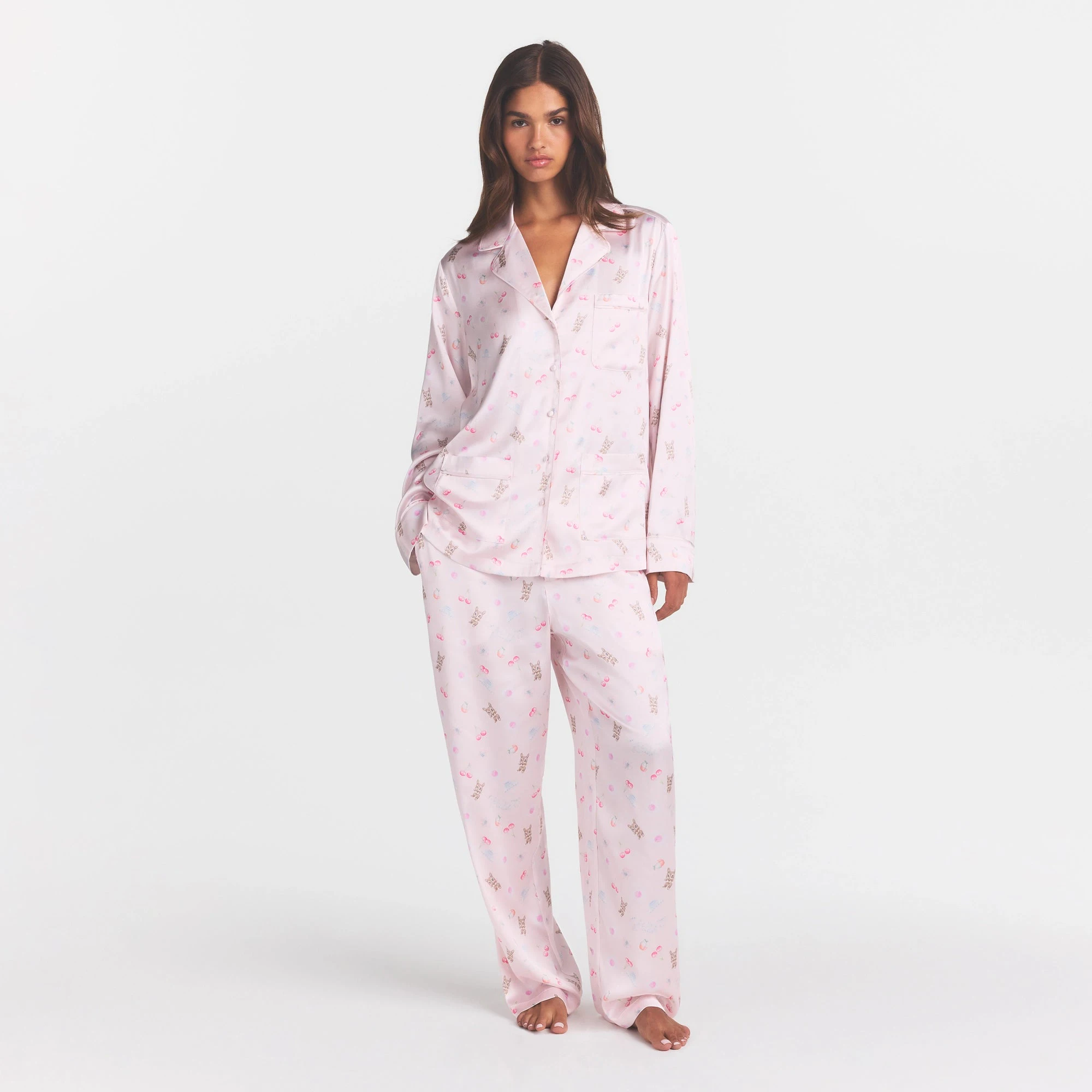 WOVEN SHINE LONG SLEEP SET | BARELY PINK SNACK BAG ON A MODEL FRONT VIEW @ | FOCUS: 0.0, 1.0, 0.9
