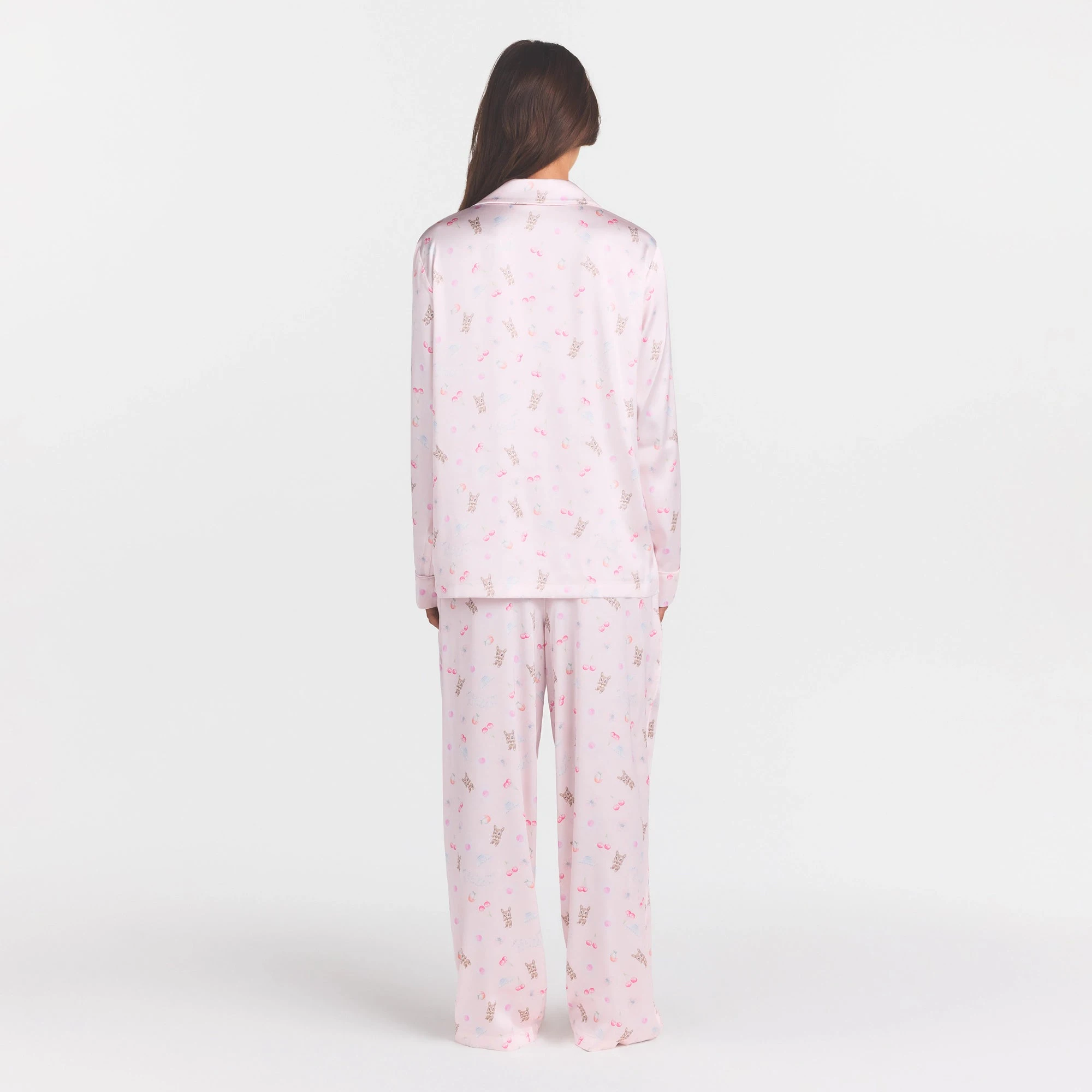 WOVEN SHINE LONG SLEEP SET | BARELY PINK SNACK BAG ON A MODEL FRONT VIEW @ | FOCUS: 0.0, 1.0, 0.9