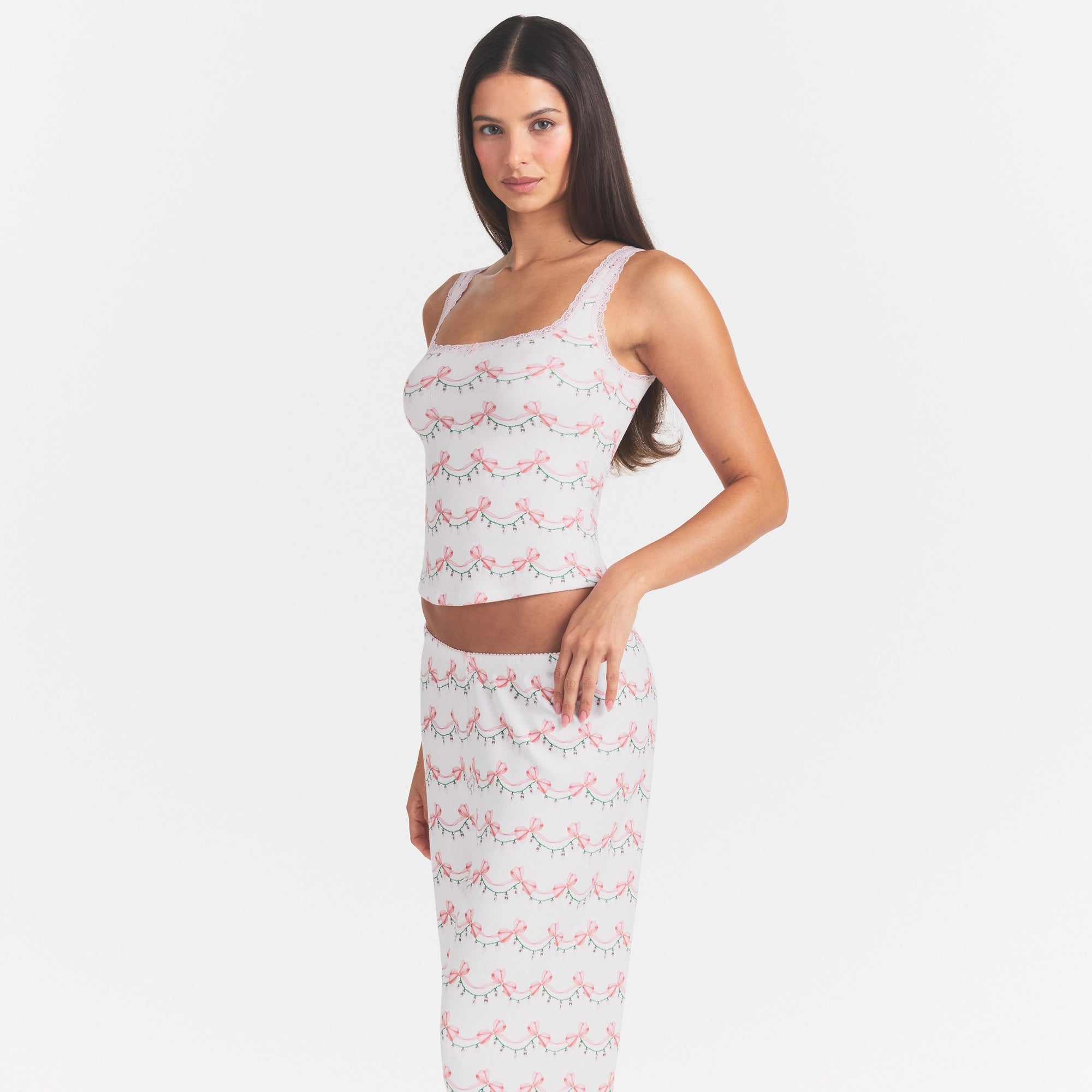 LOGO PLUSH POINTELLE TANK AND LOOSE PANT SET | SNOW RIBBON LIGHTS ON A MODEL SIDE VIEW @ | FOCUS: 0.0, 1.0, 0.9